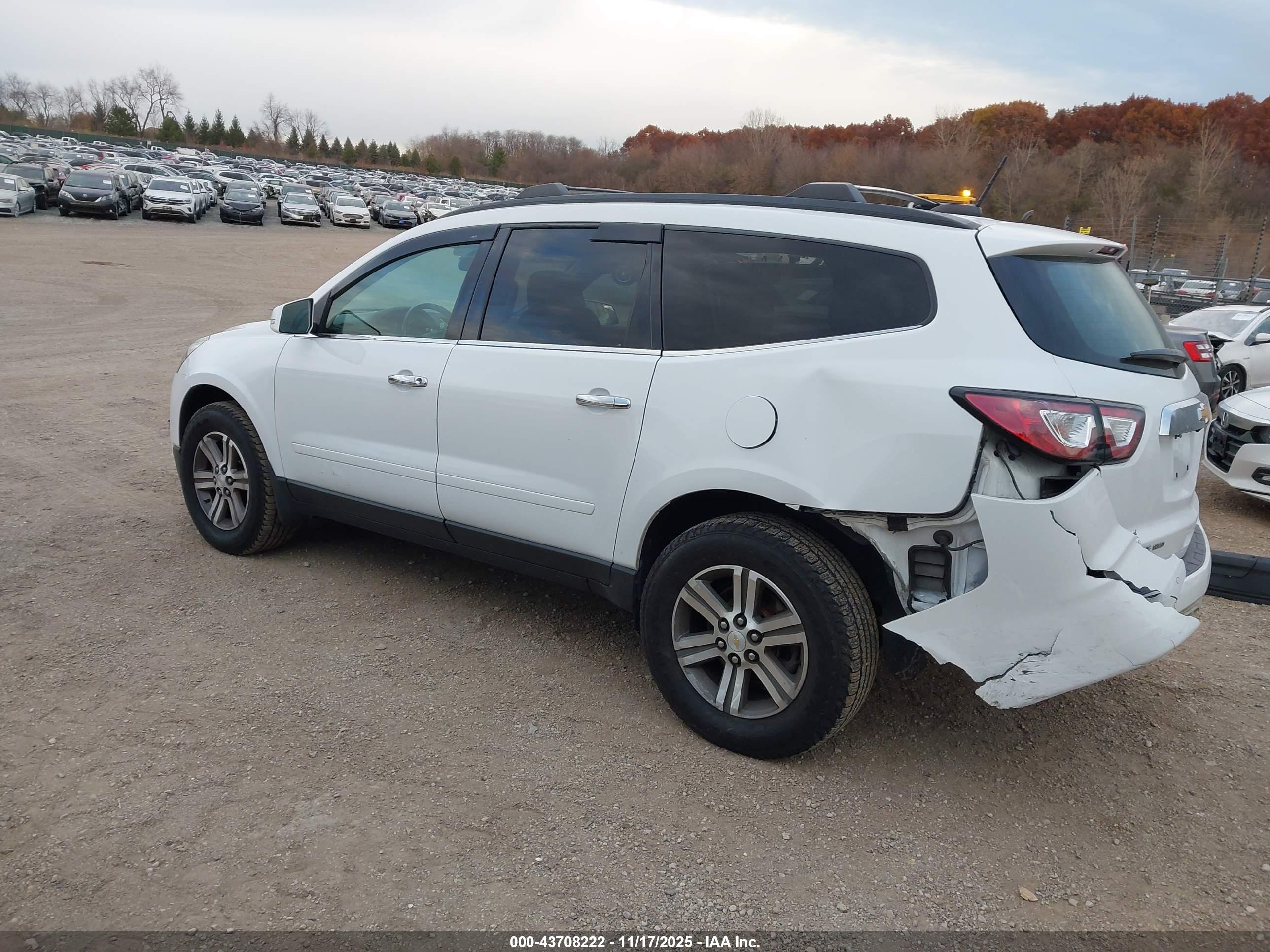 CHEVROLET TRAVERSE image 3