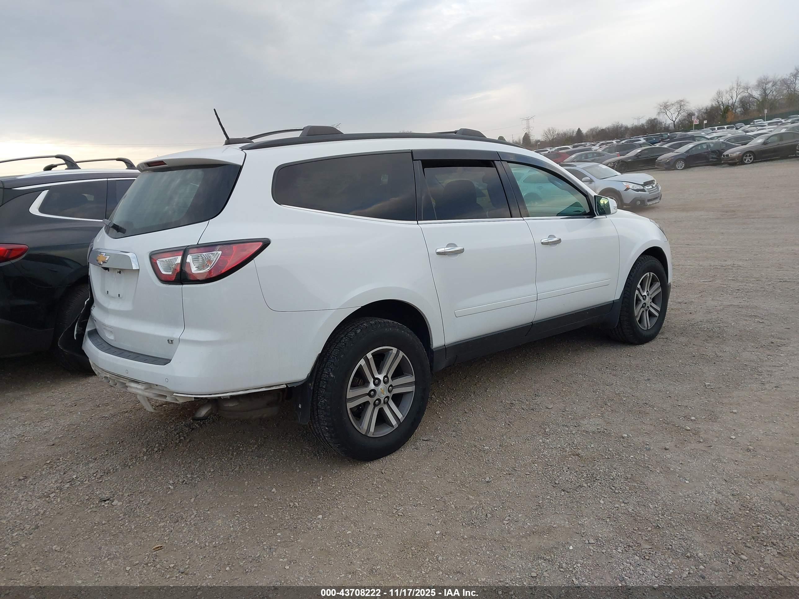 CHEVROLET TRAVERSE image 4