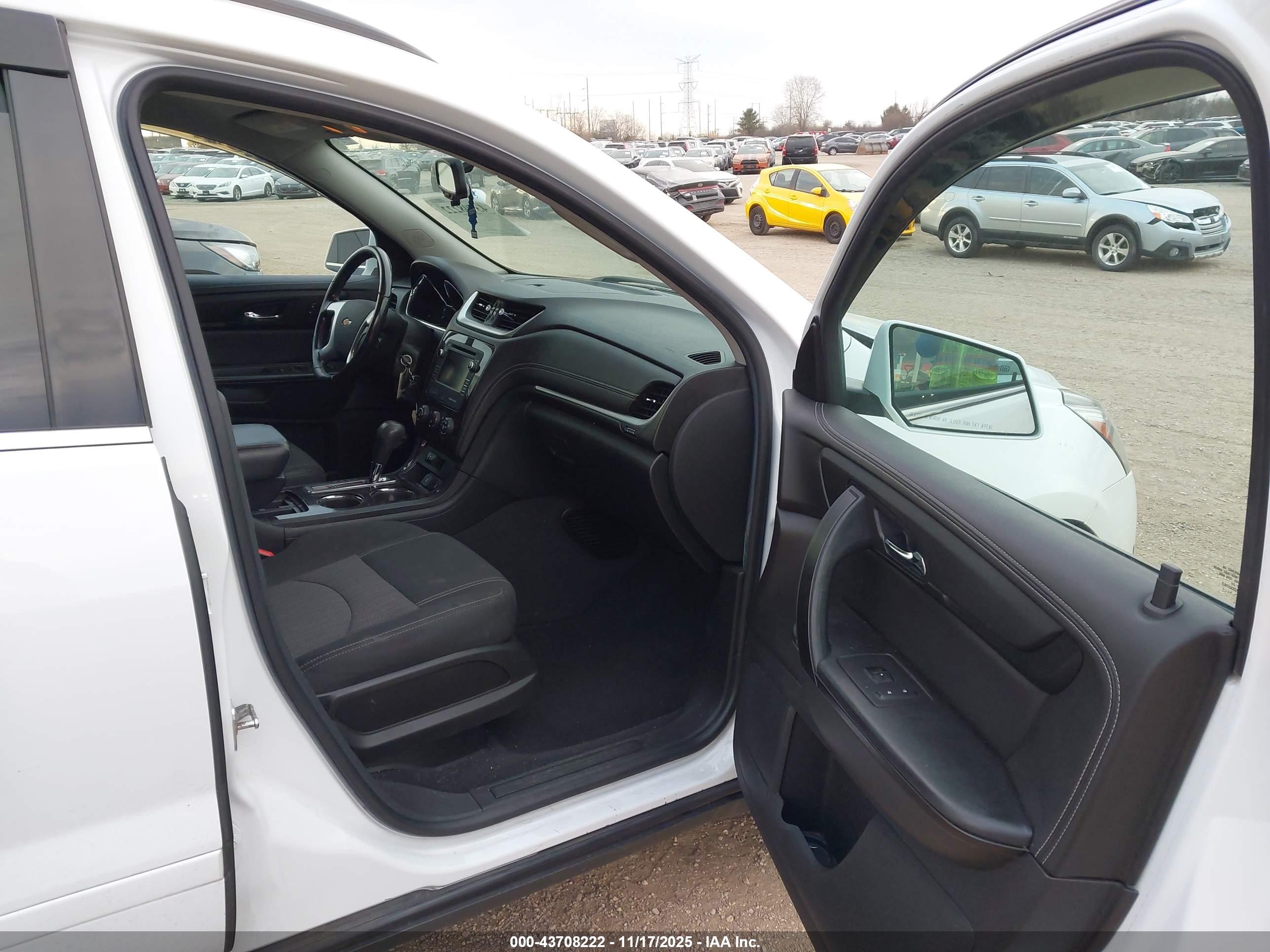 CHEVROLET TRAVERSE image 5