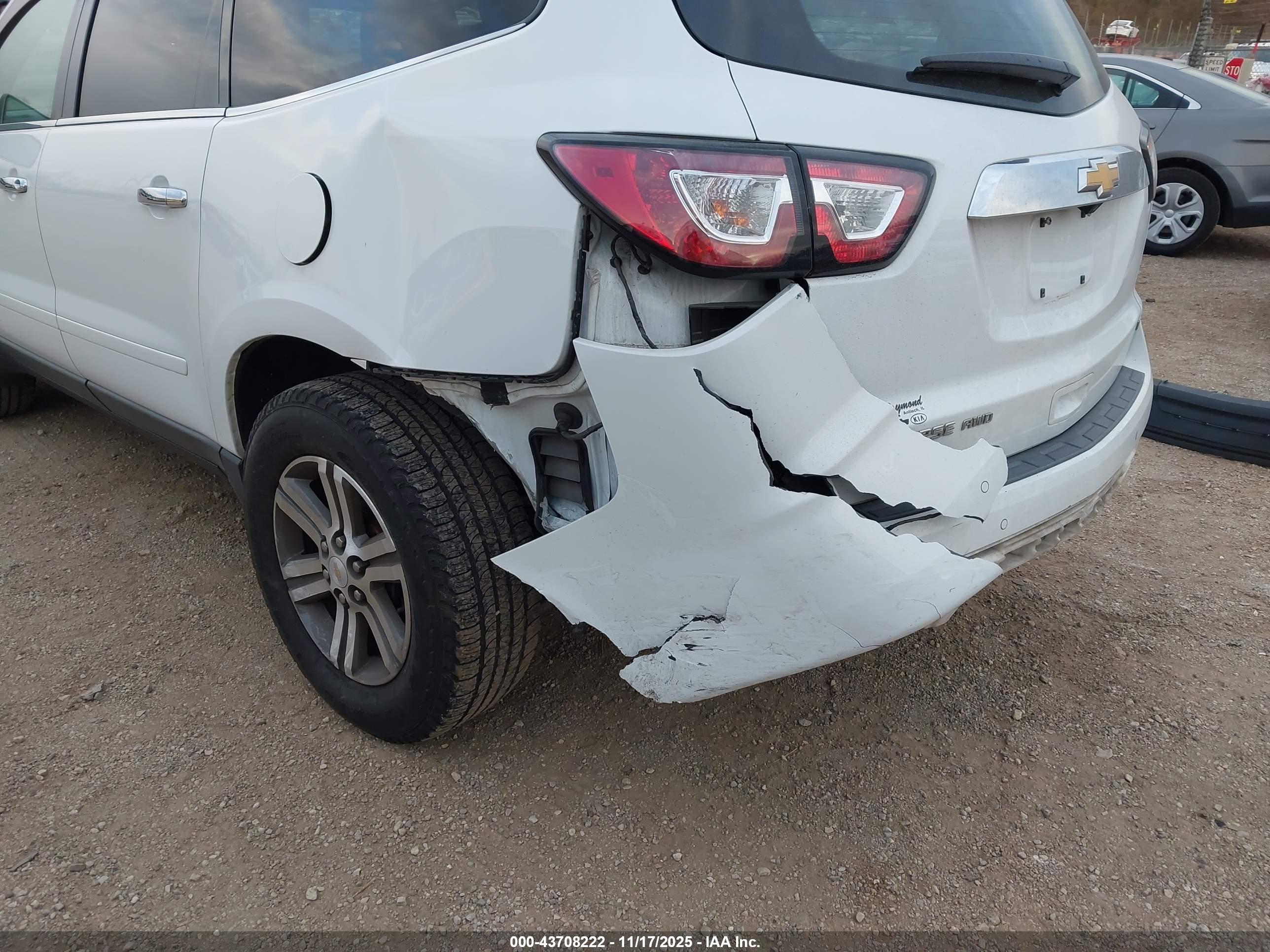 CHEVROLET TRAVERSE image 6