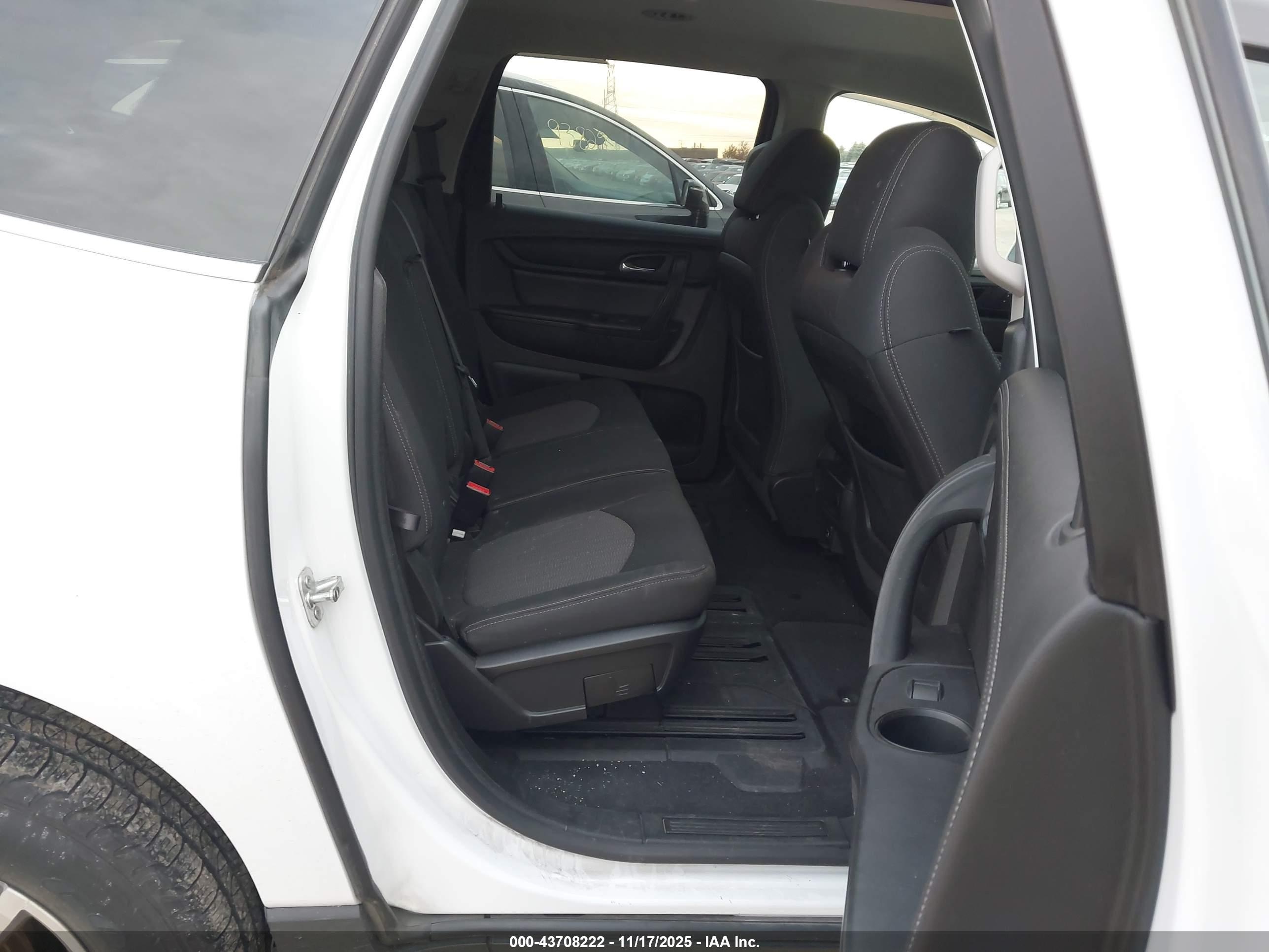 CHEVROLET TRAVERSE image 8