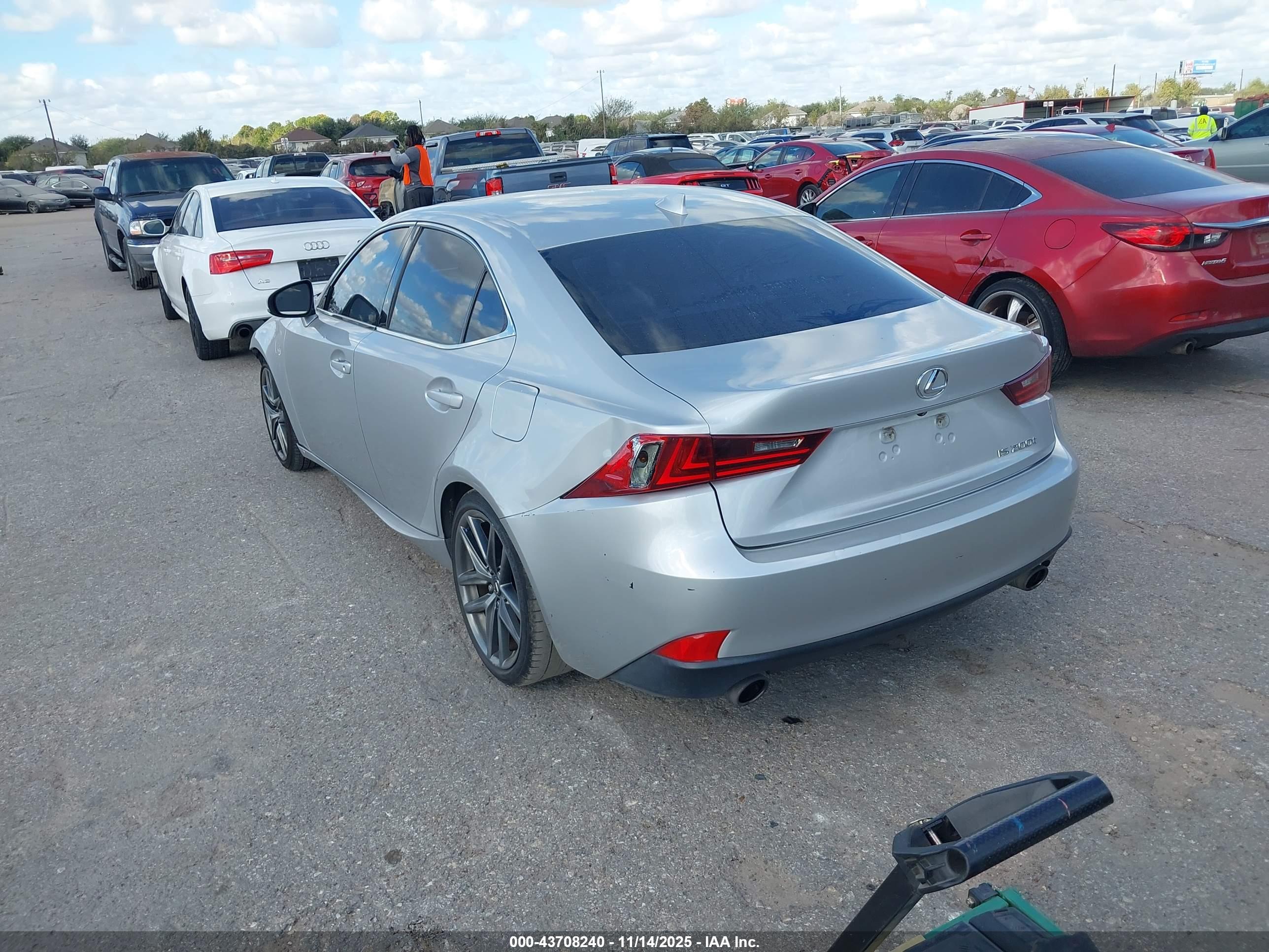 LEXUS IS image 3