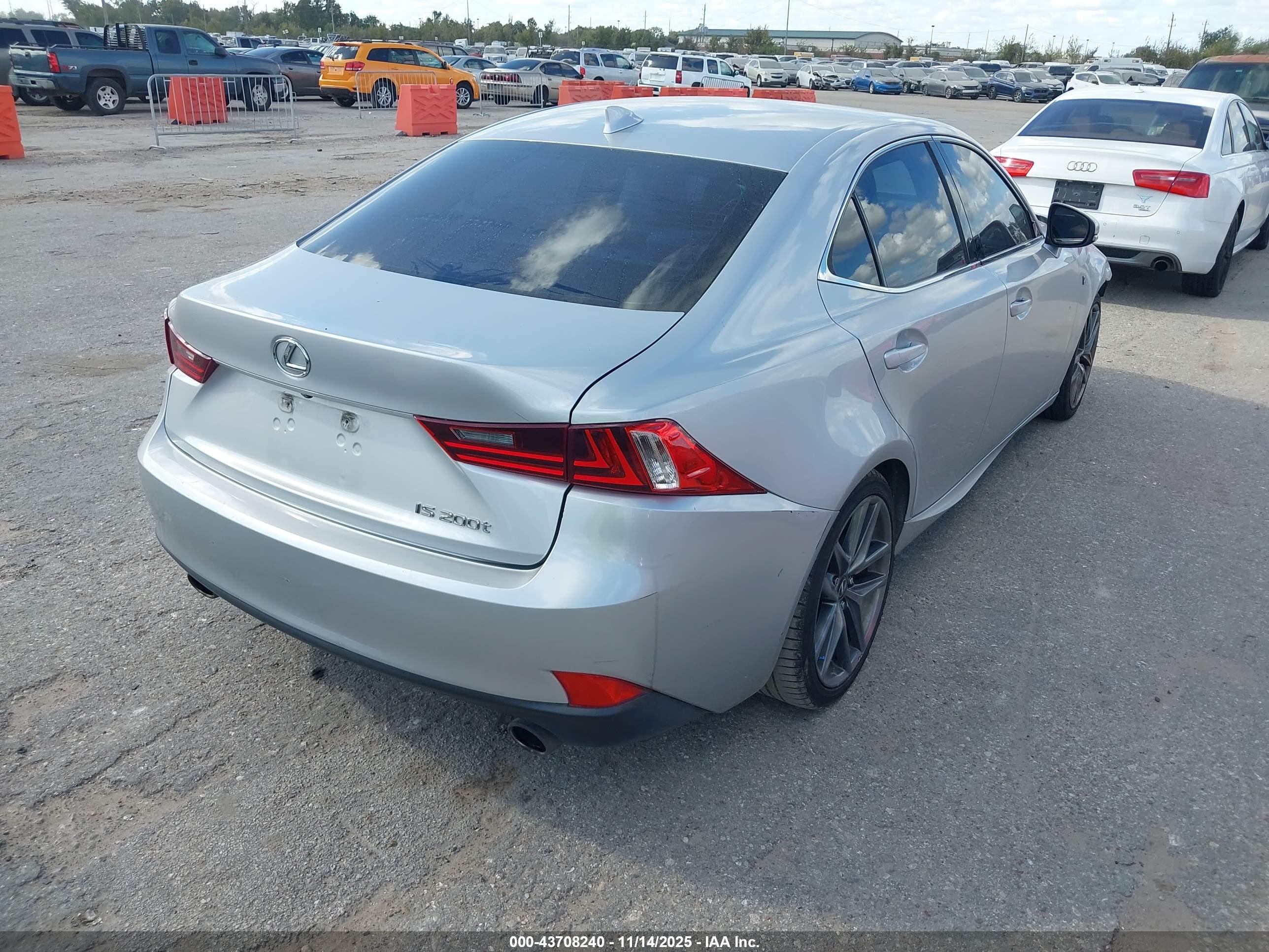 LEXUS IS image 4