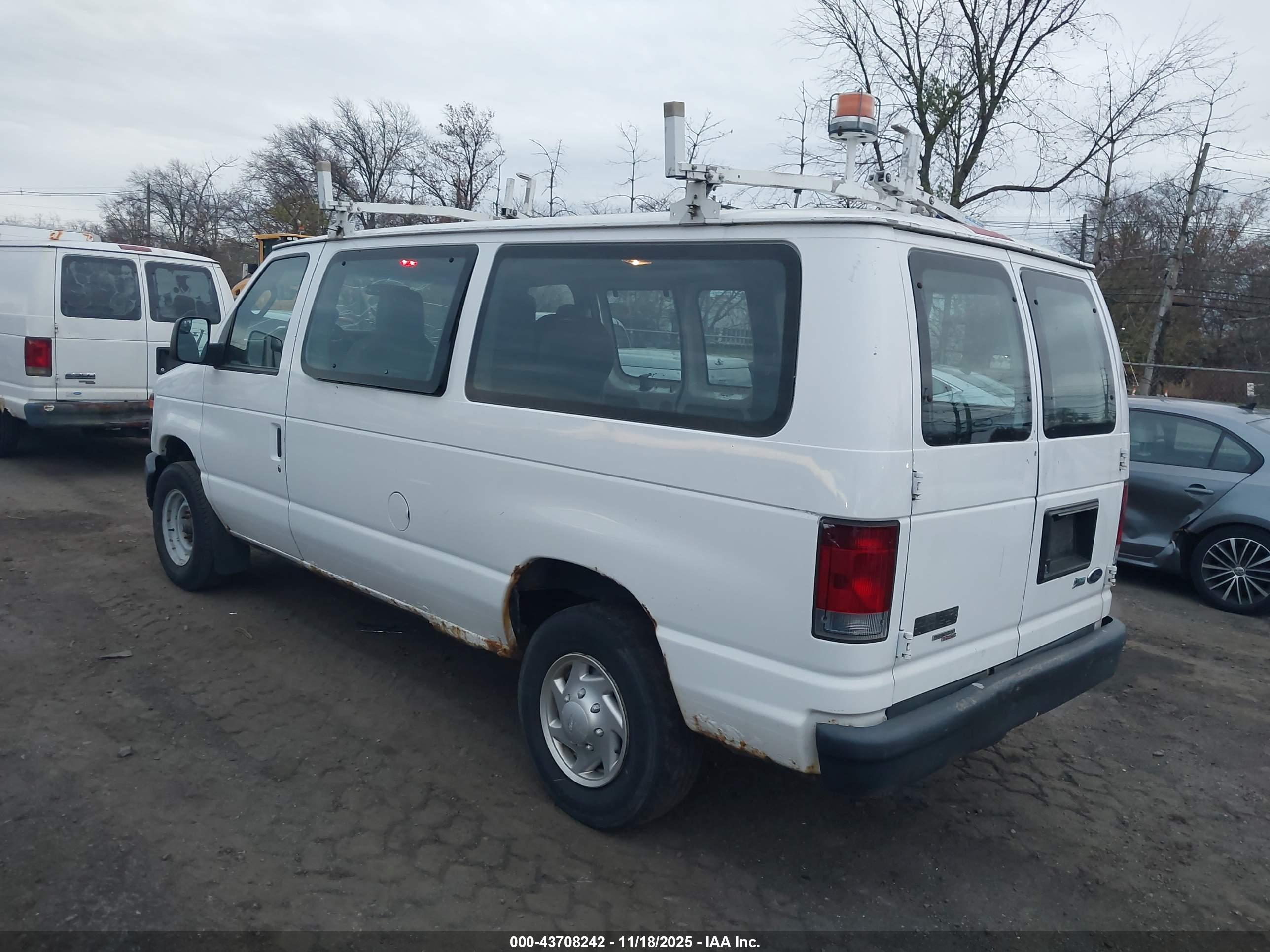 FORD E-250 image 3