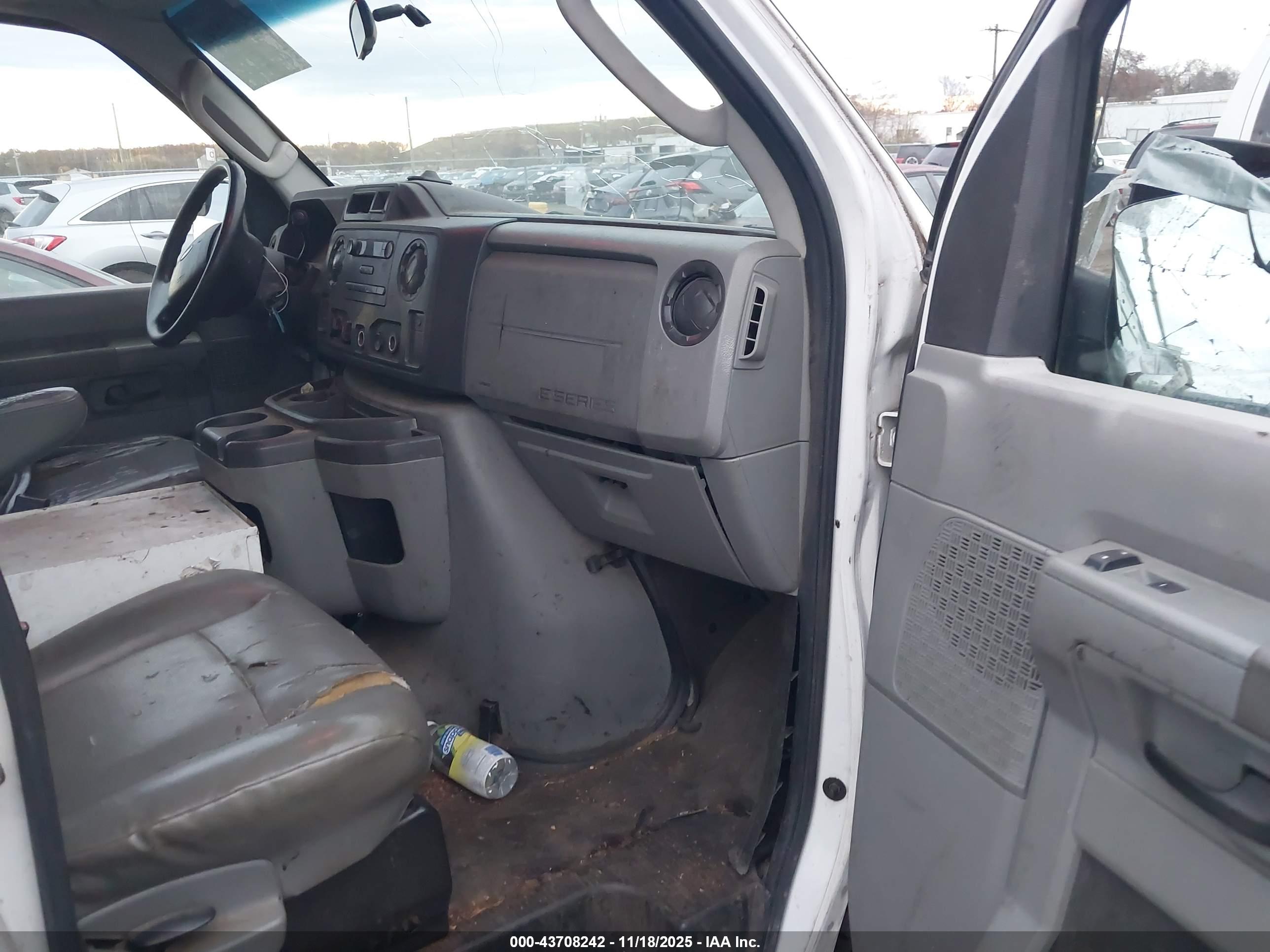 FORD E-250 image 5