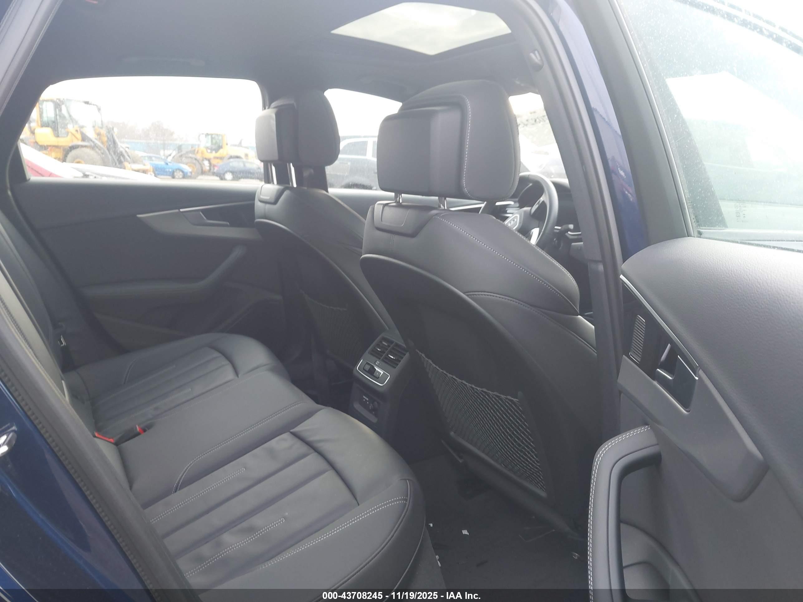 AUDI A4 image 8