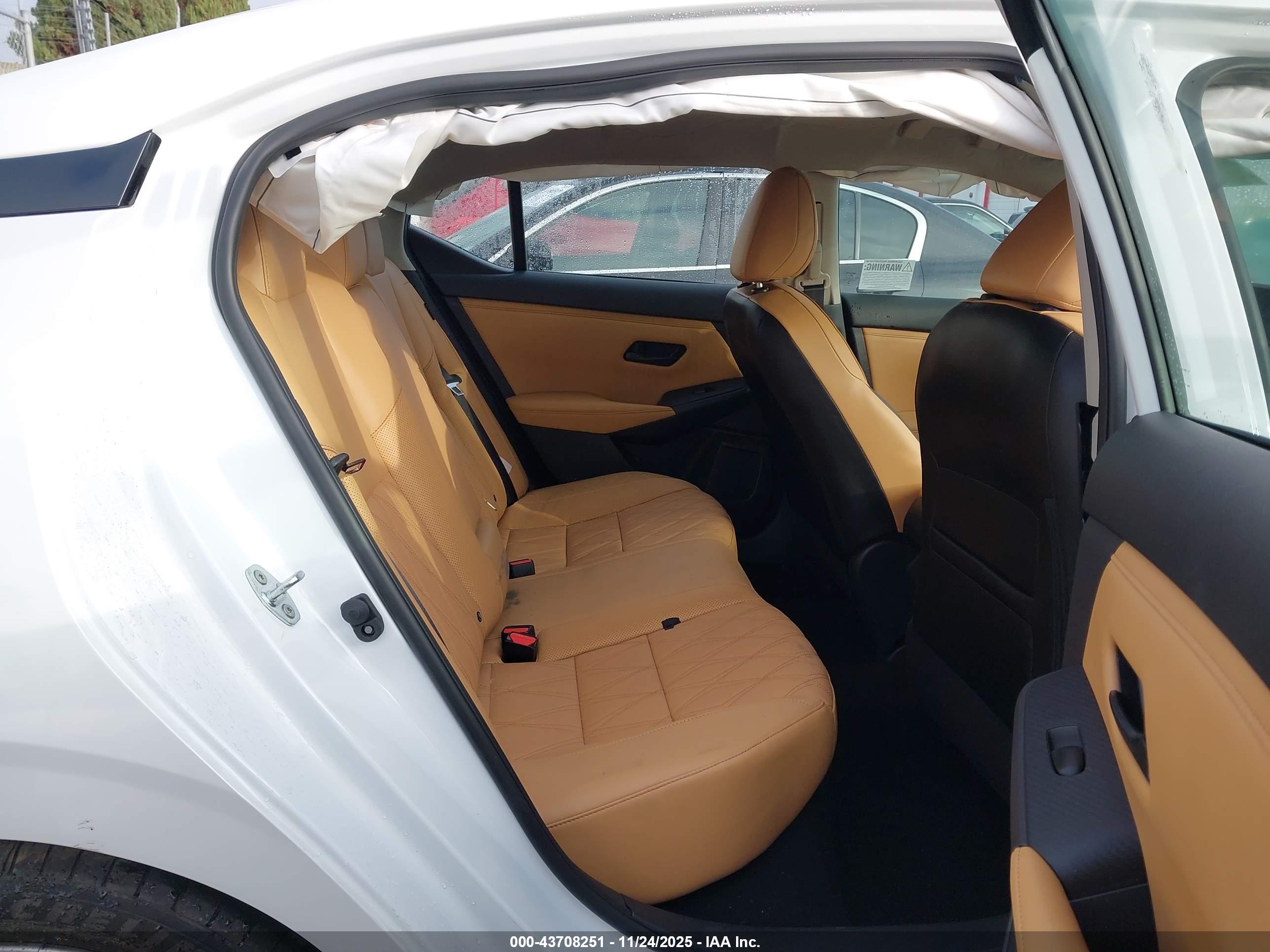 NISSAN SENTRA image 8