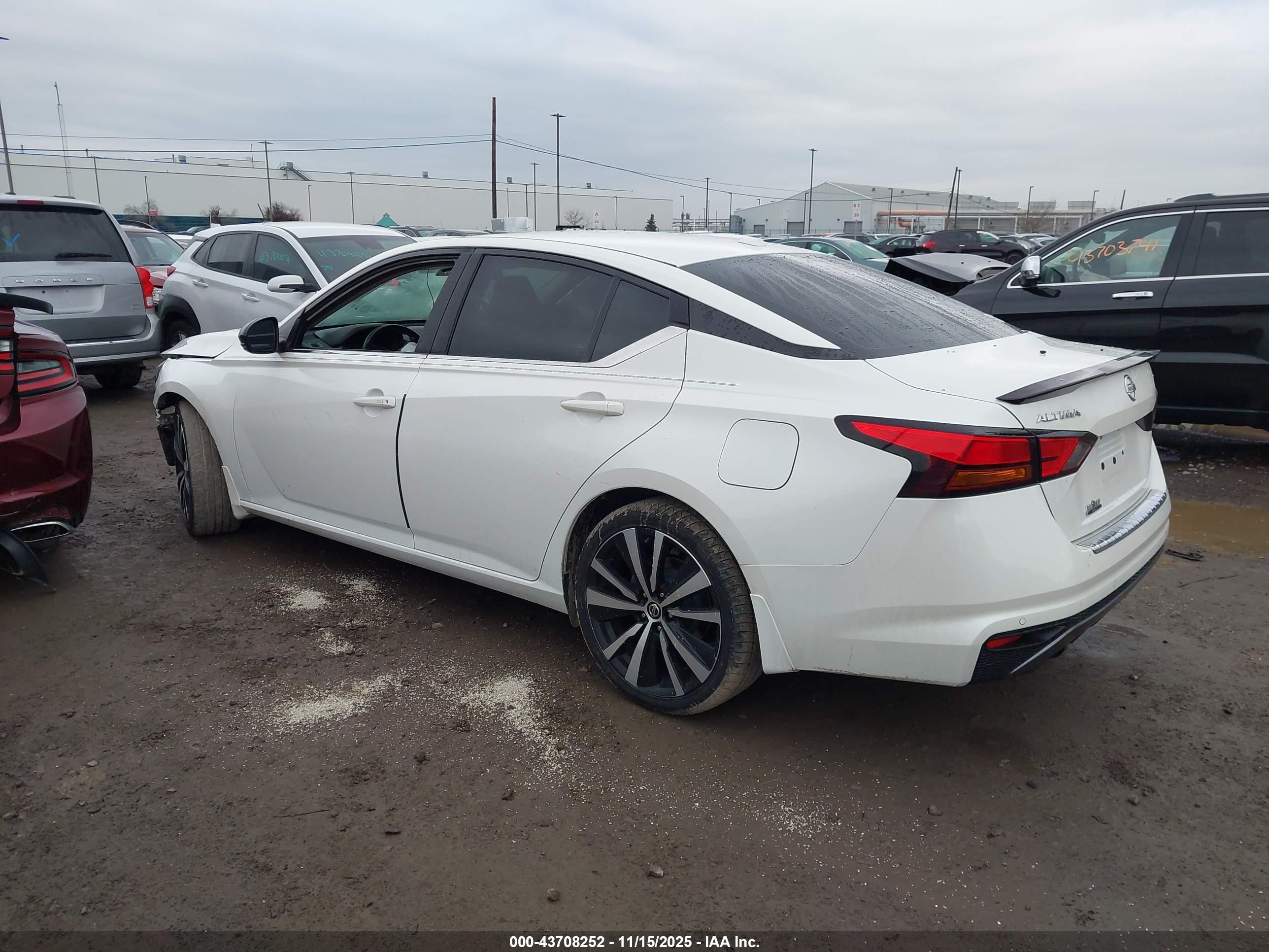 NISSAN ALTIMA image 3