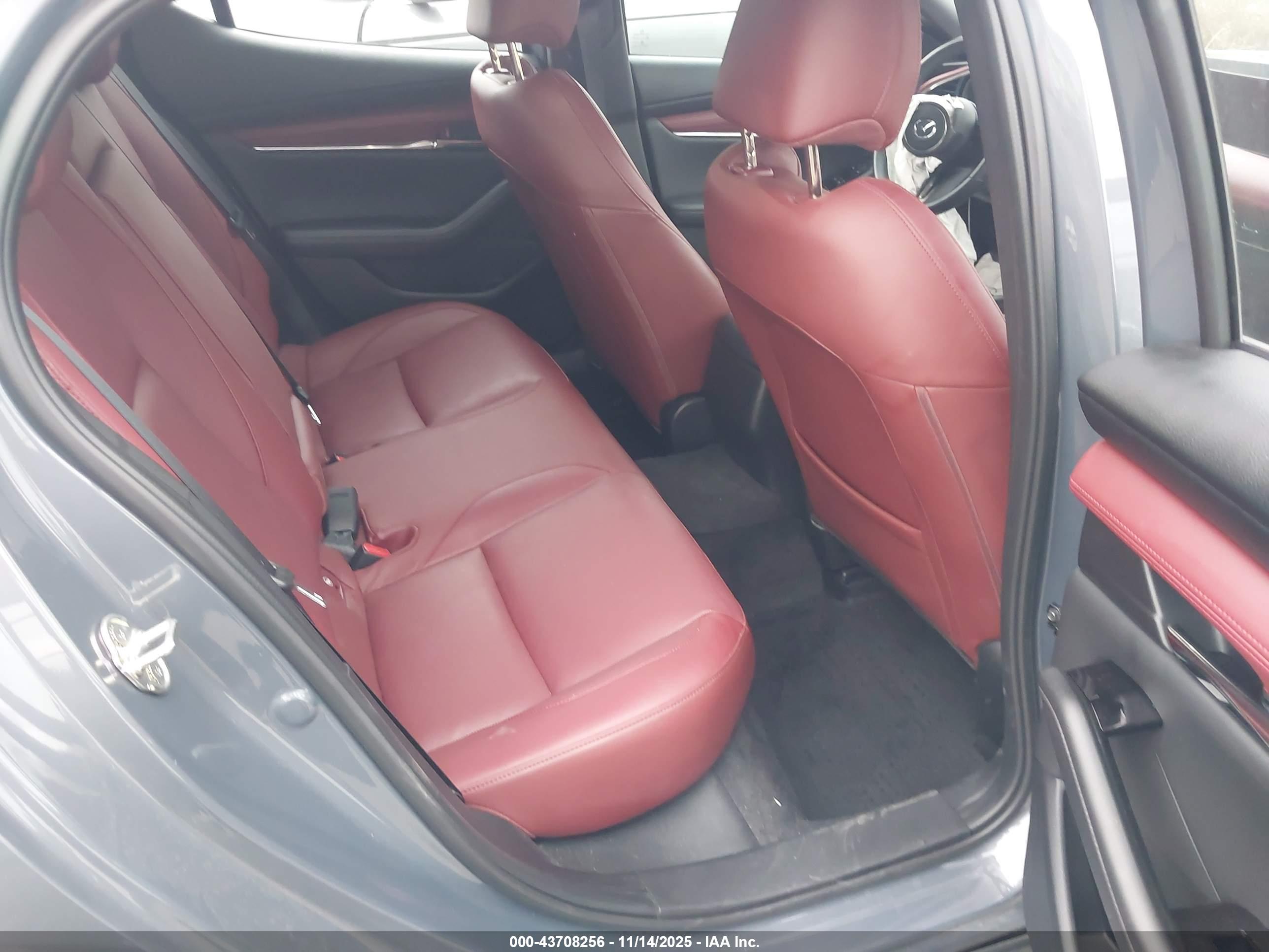 MAZDA MAZDA3 image 8