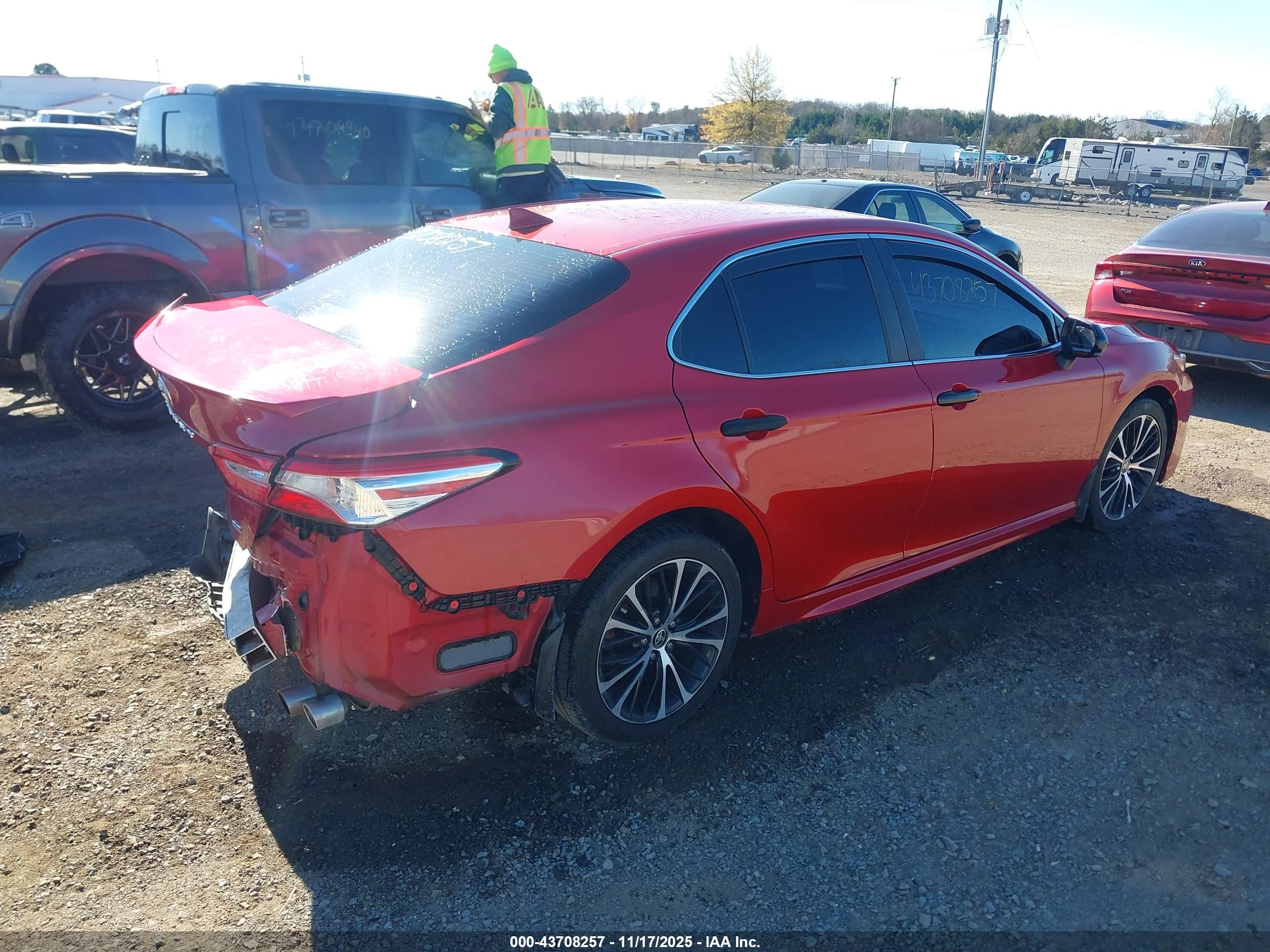 TOYOTA CAMRY image 4