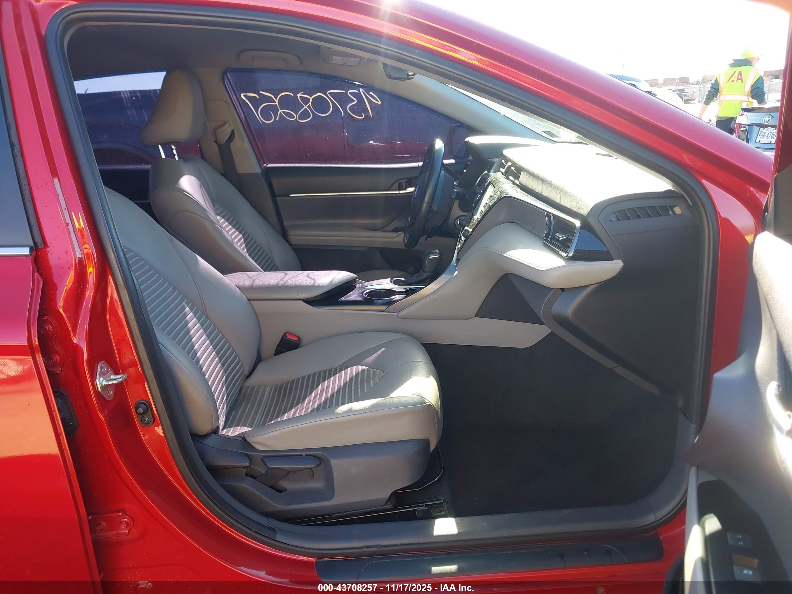 TOYOTA CAMRY image 5