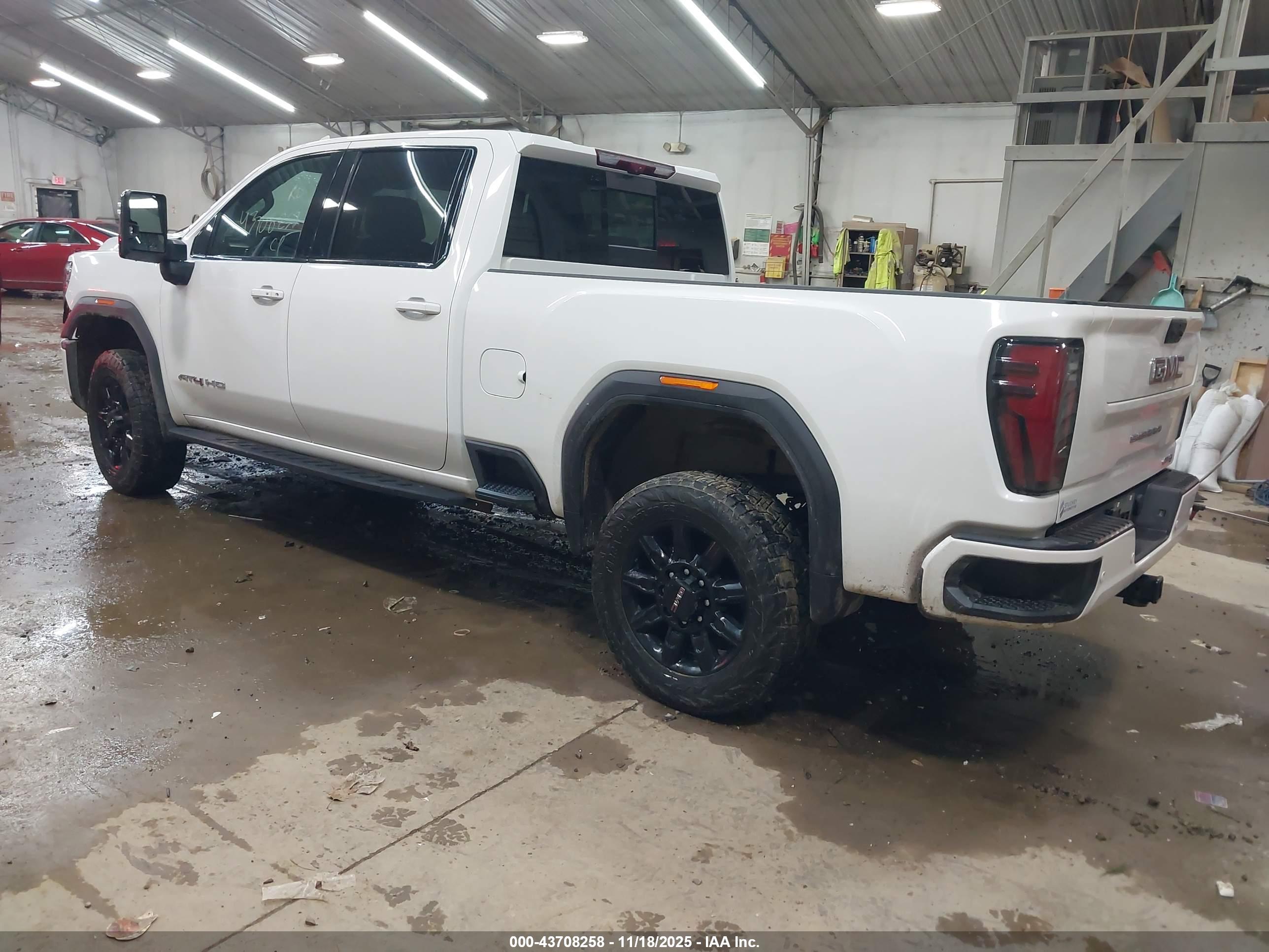GMC SIERRA image 3