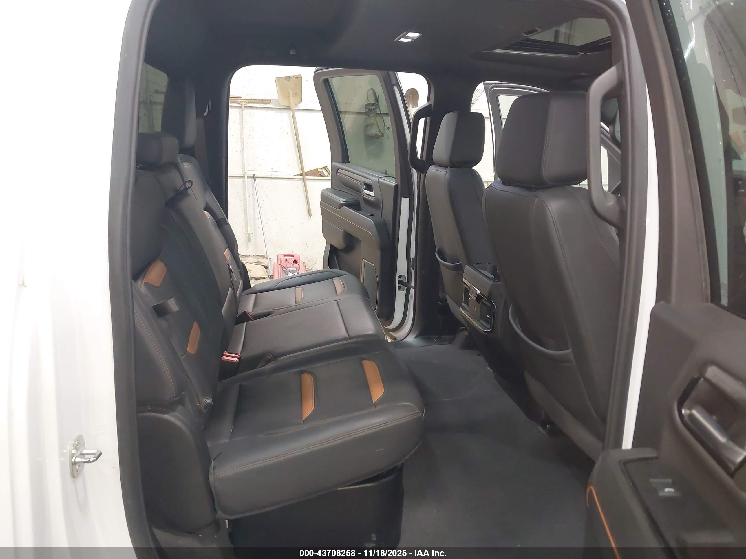 GMC SIERRA image 7
