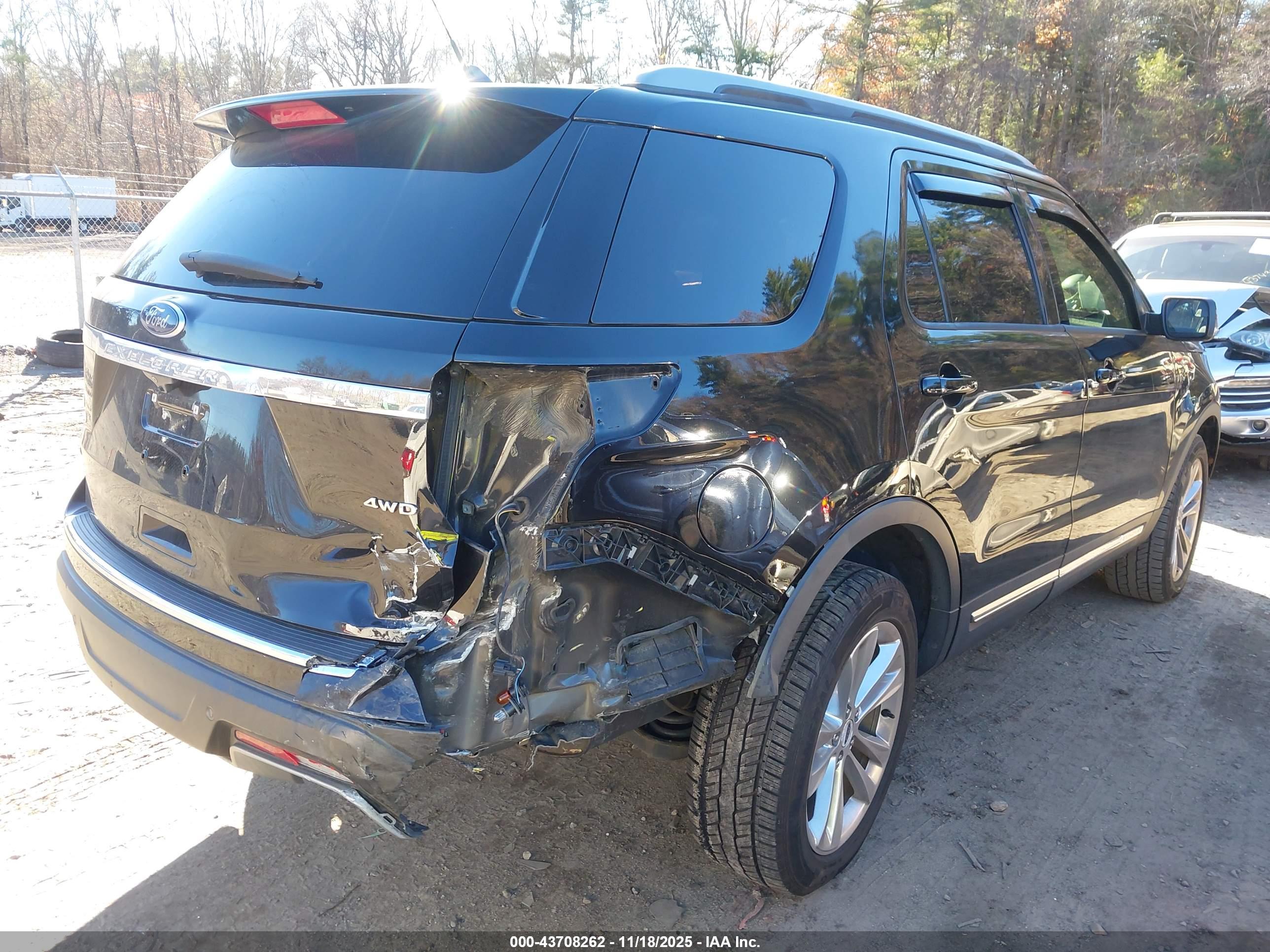FORD EXPLORER image 4