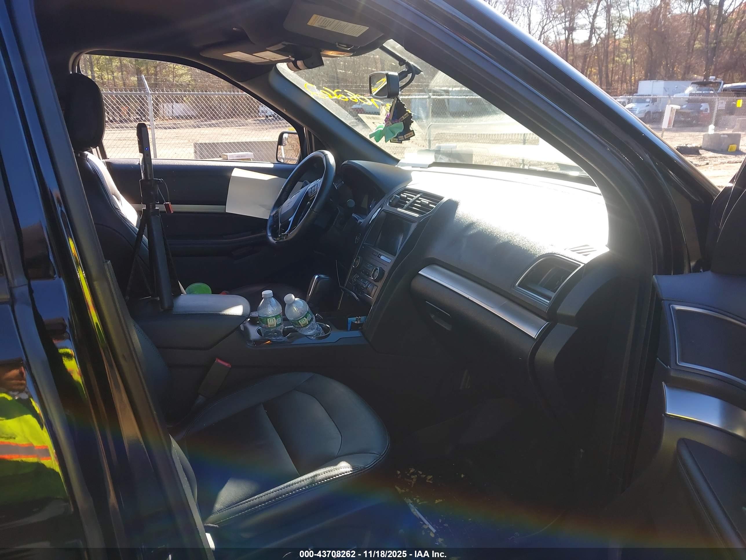 FORD EXPLORER image 5