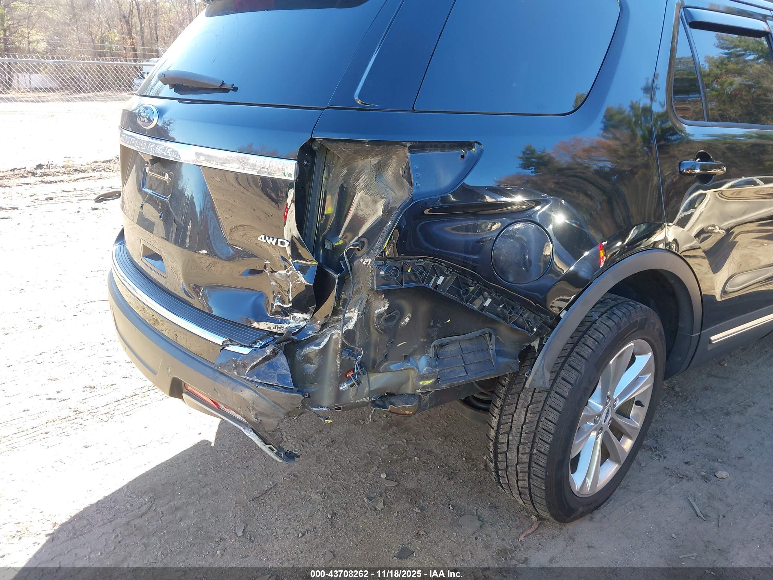 FORD EXPLORER image 6