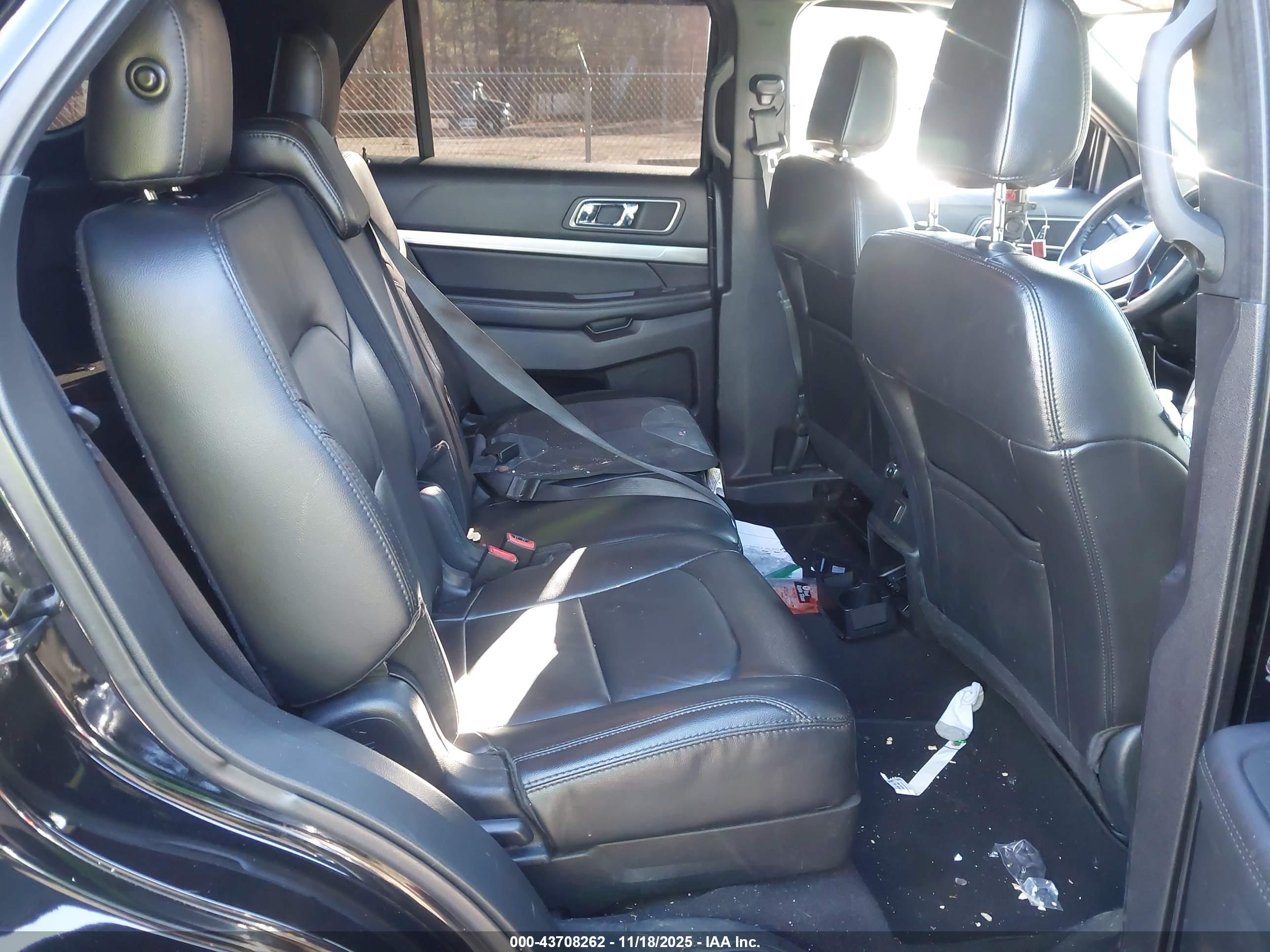 FORD EXPLORER image 8