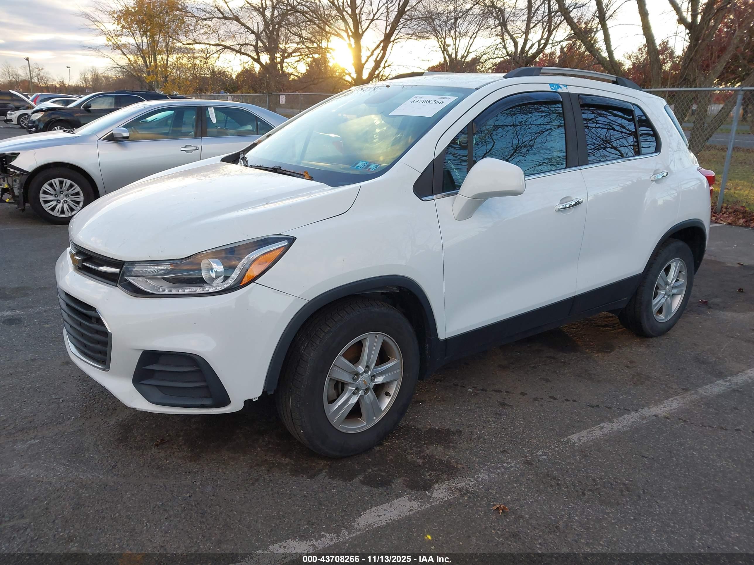 CHEVROLET TRAX image 2