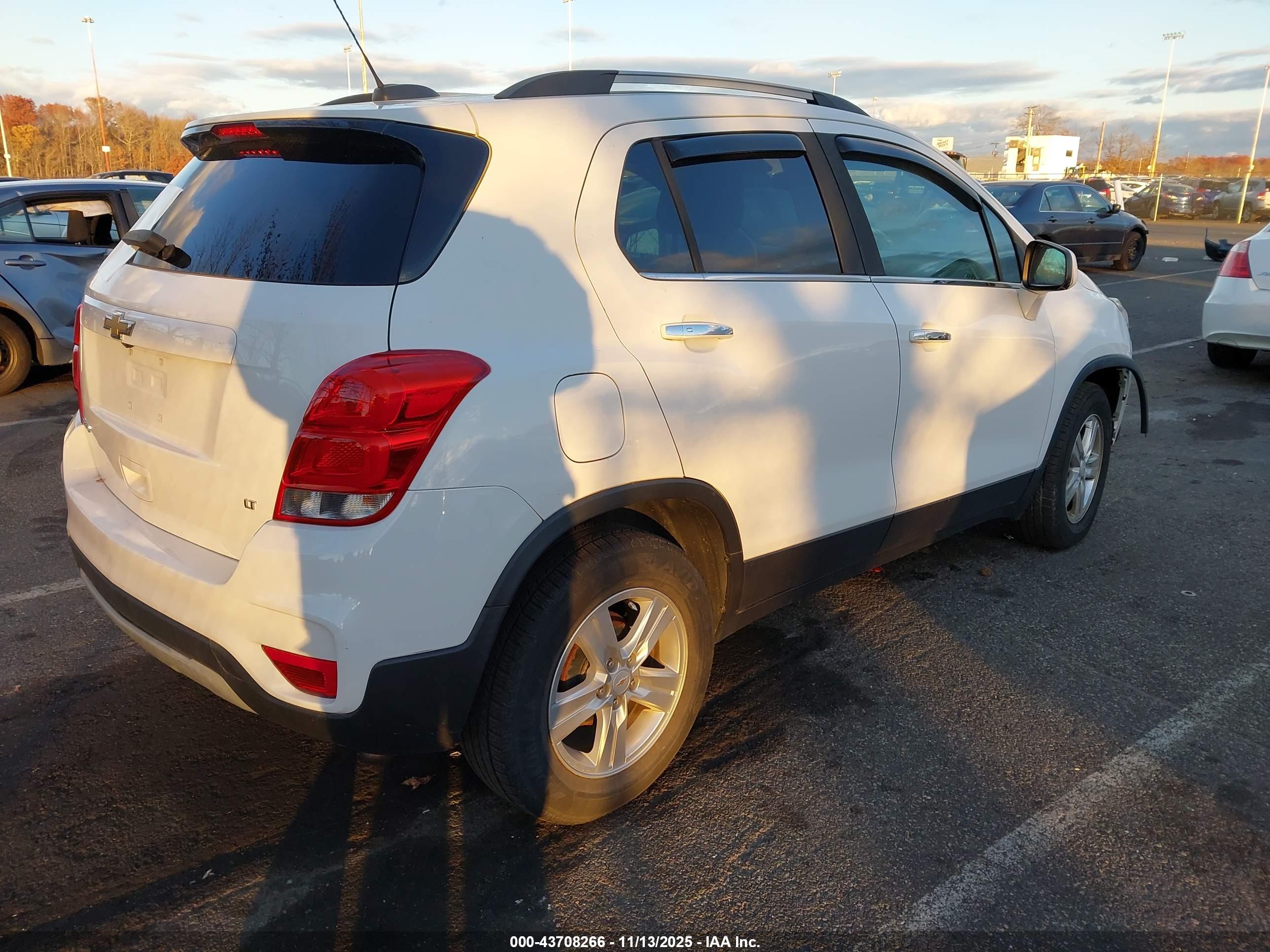 CHEVROLET TRAX image 4