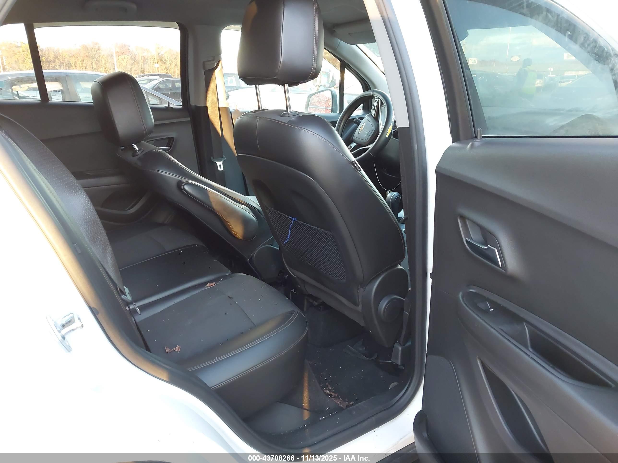 CHEVROLET TRAX image 8