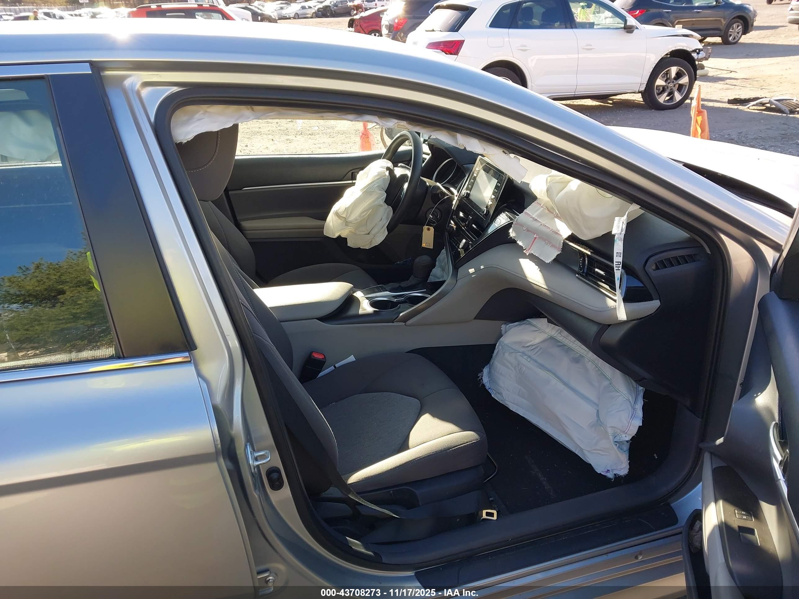 TOYOTA CAMRY image 5