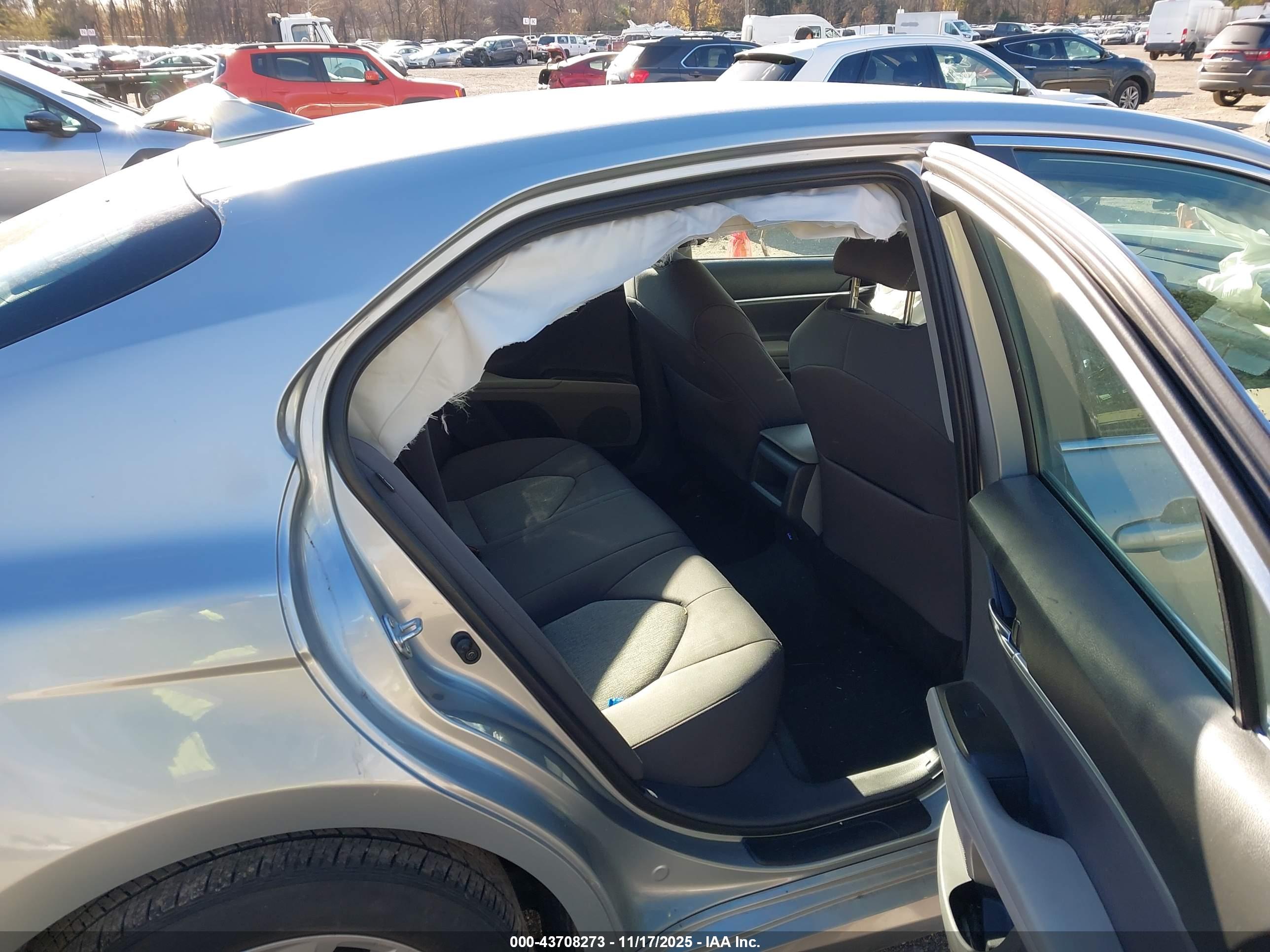 TOYOTA CAMRY image 8
