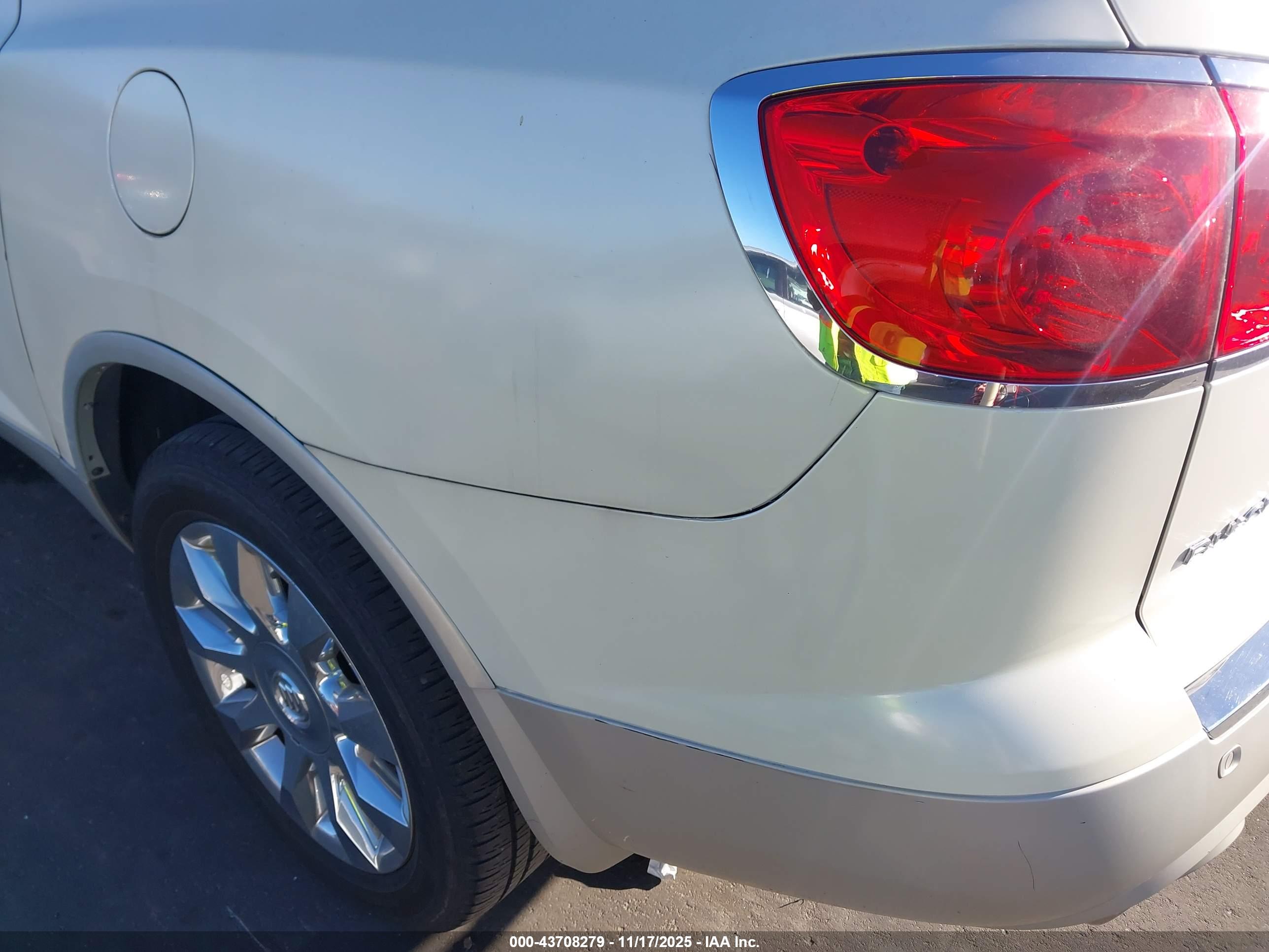 BUICK ENCLAVE image 6