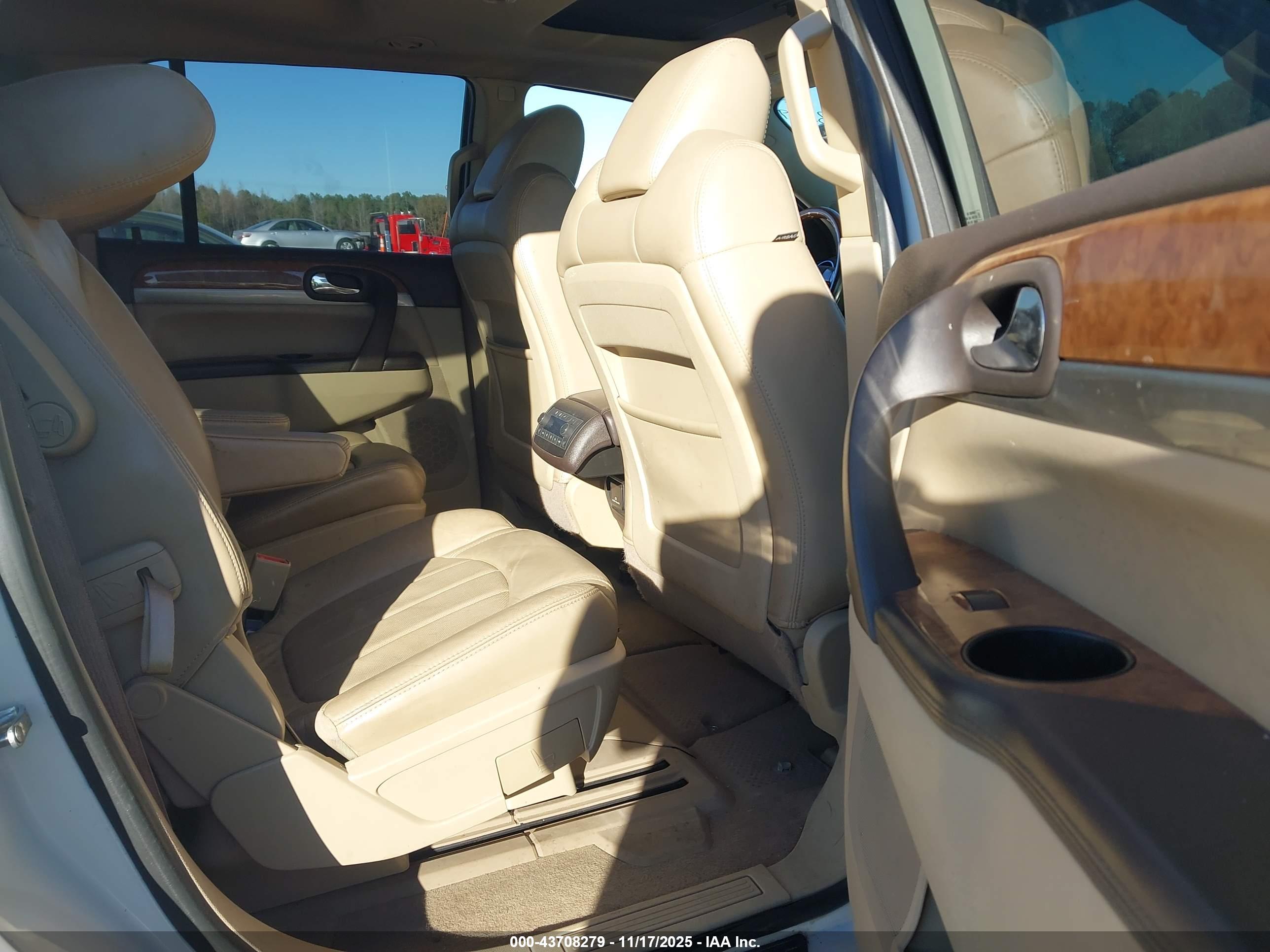 BUICK ENCLAVE image 8