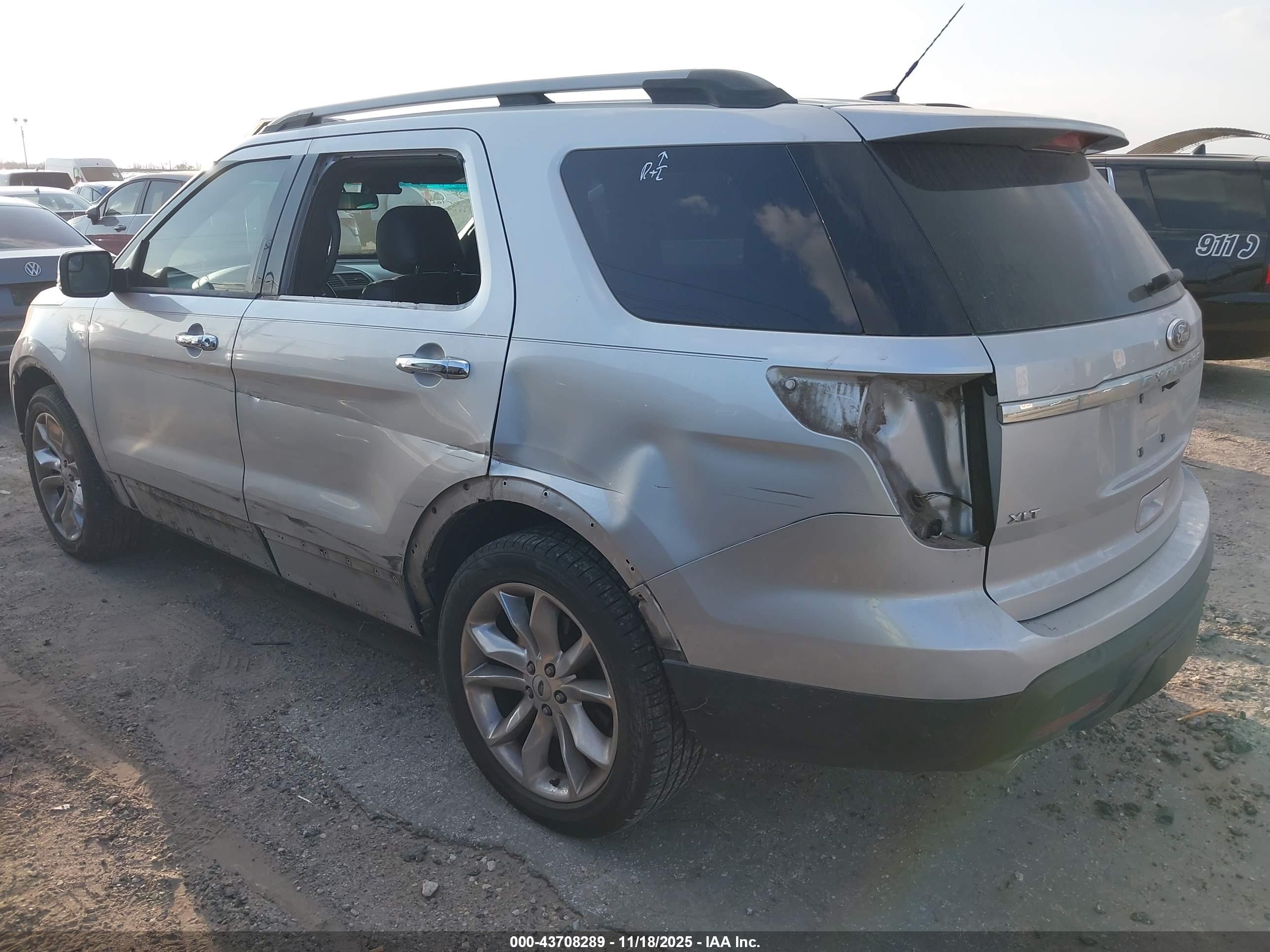 FORD EXPLORER image 3
