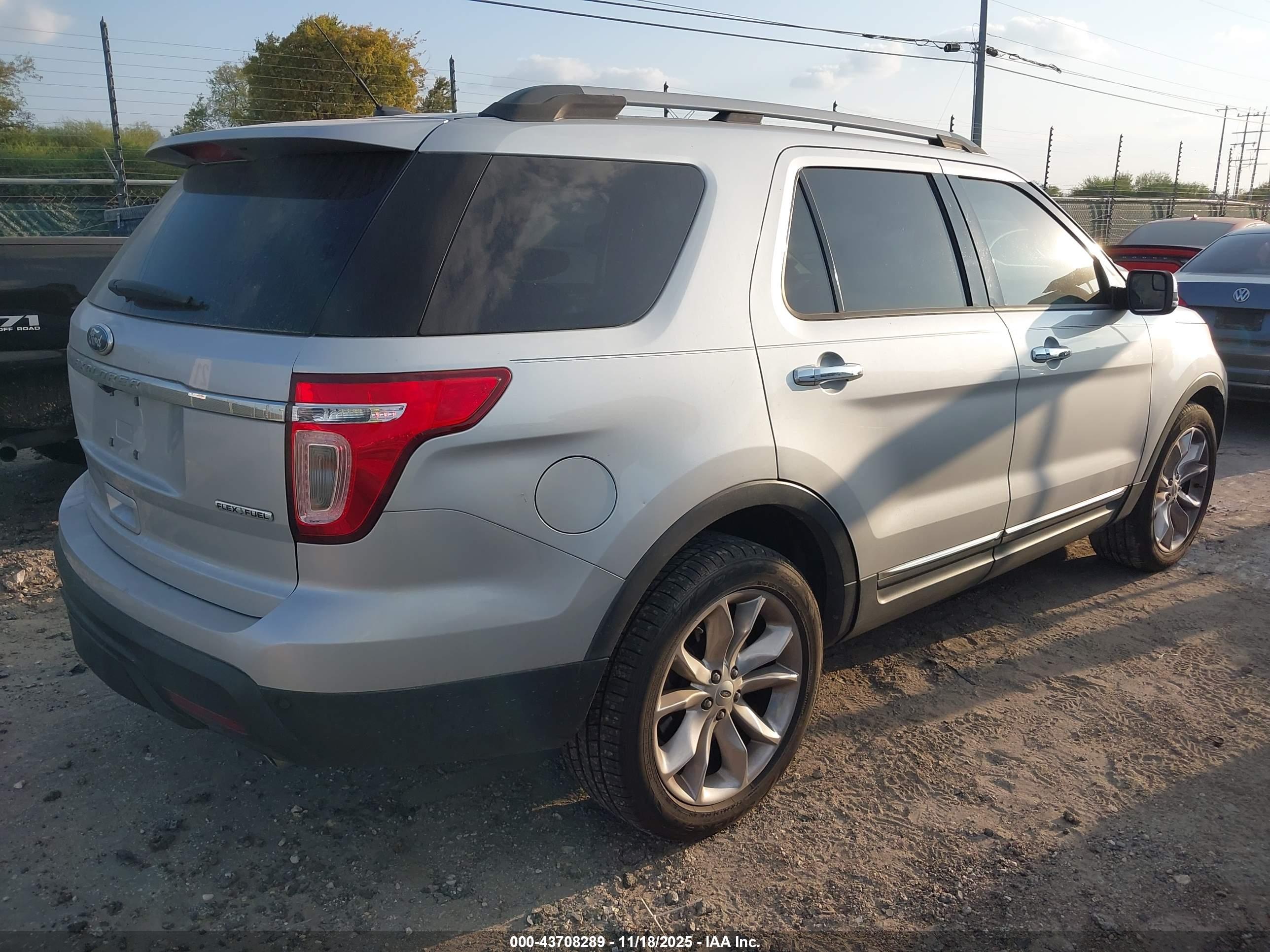 FORD EXPLORER image 4