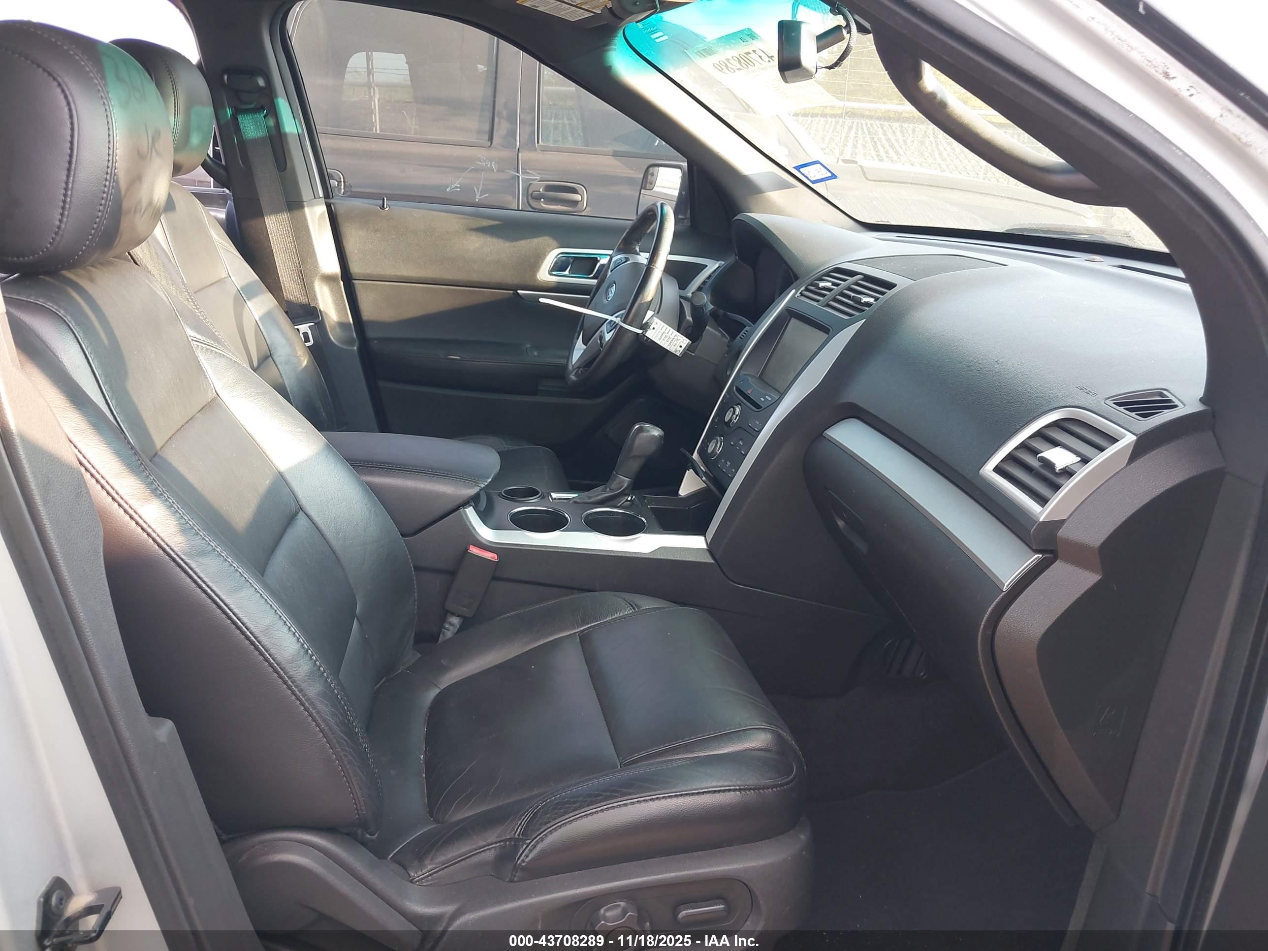 FORD EXPLORER image 5
