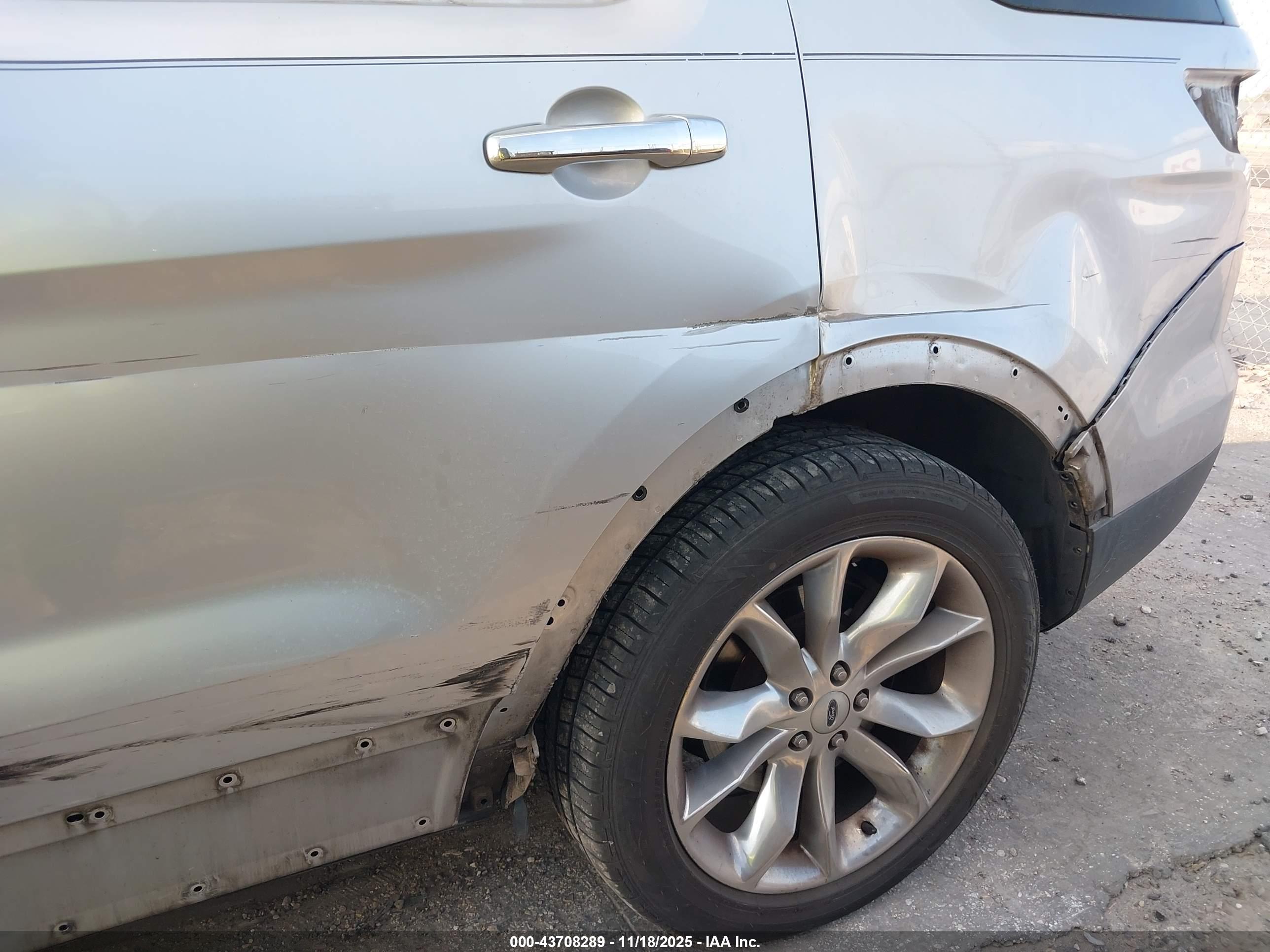 FORD EXPLORER image 6