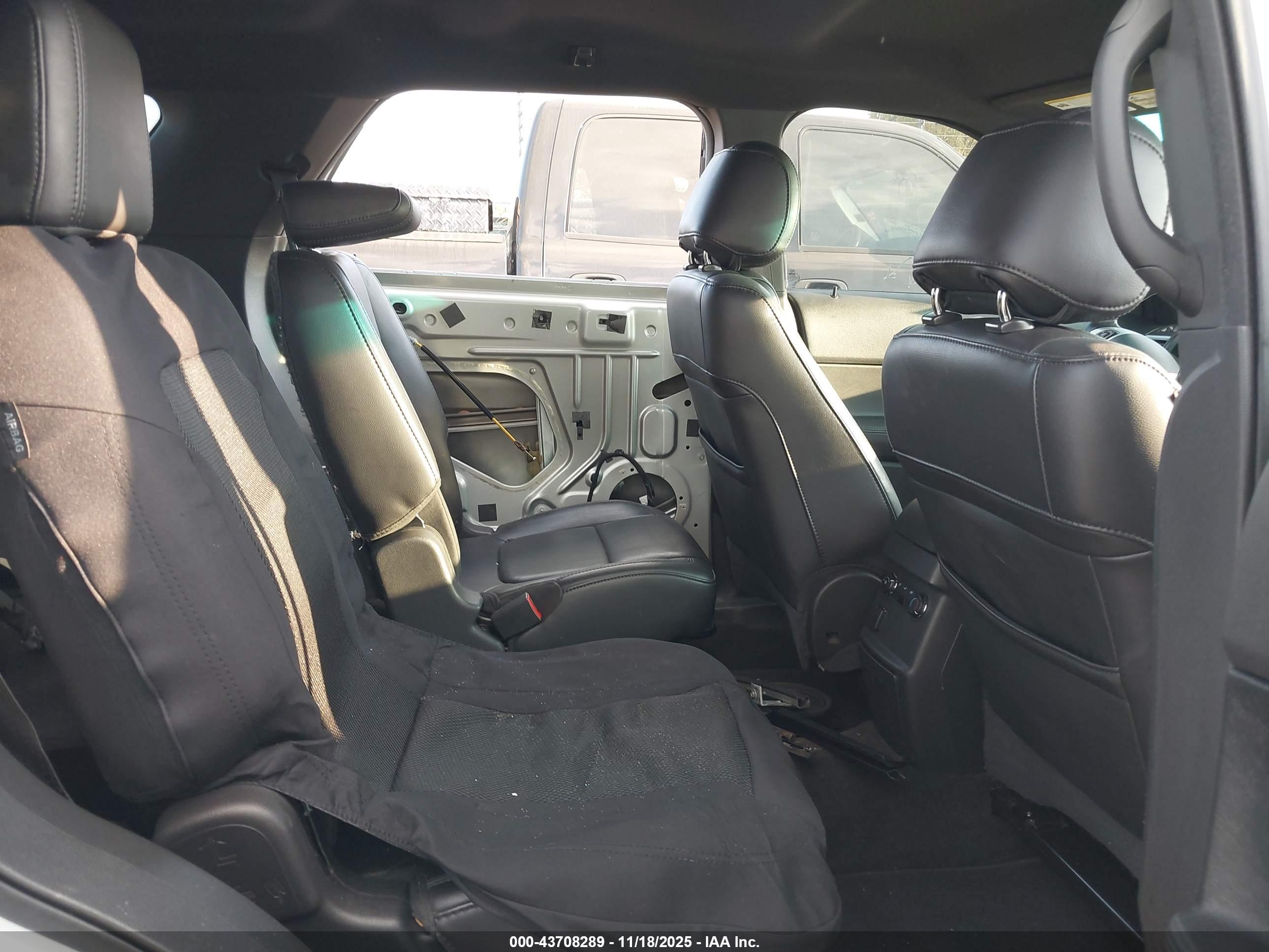 FORD EXPLORER image 8
