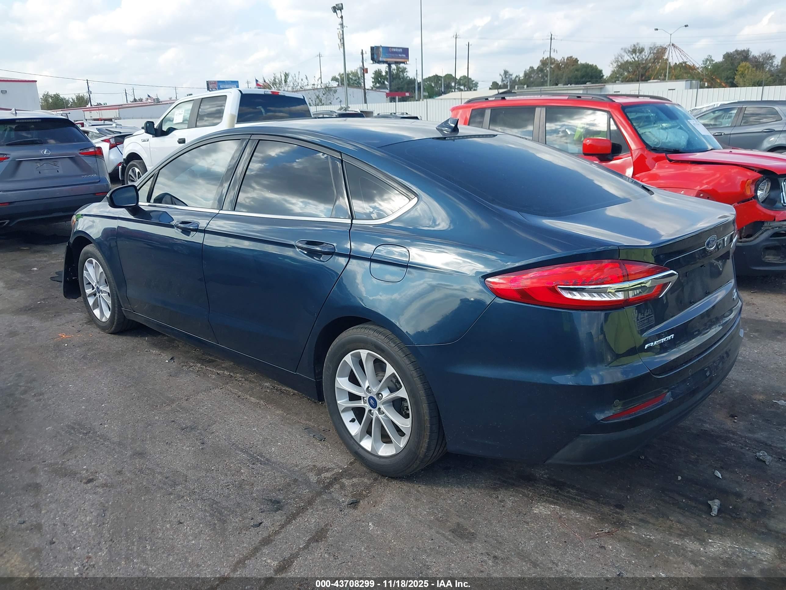 FORD FUSION image 3