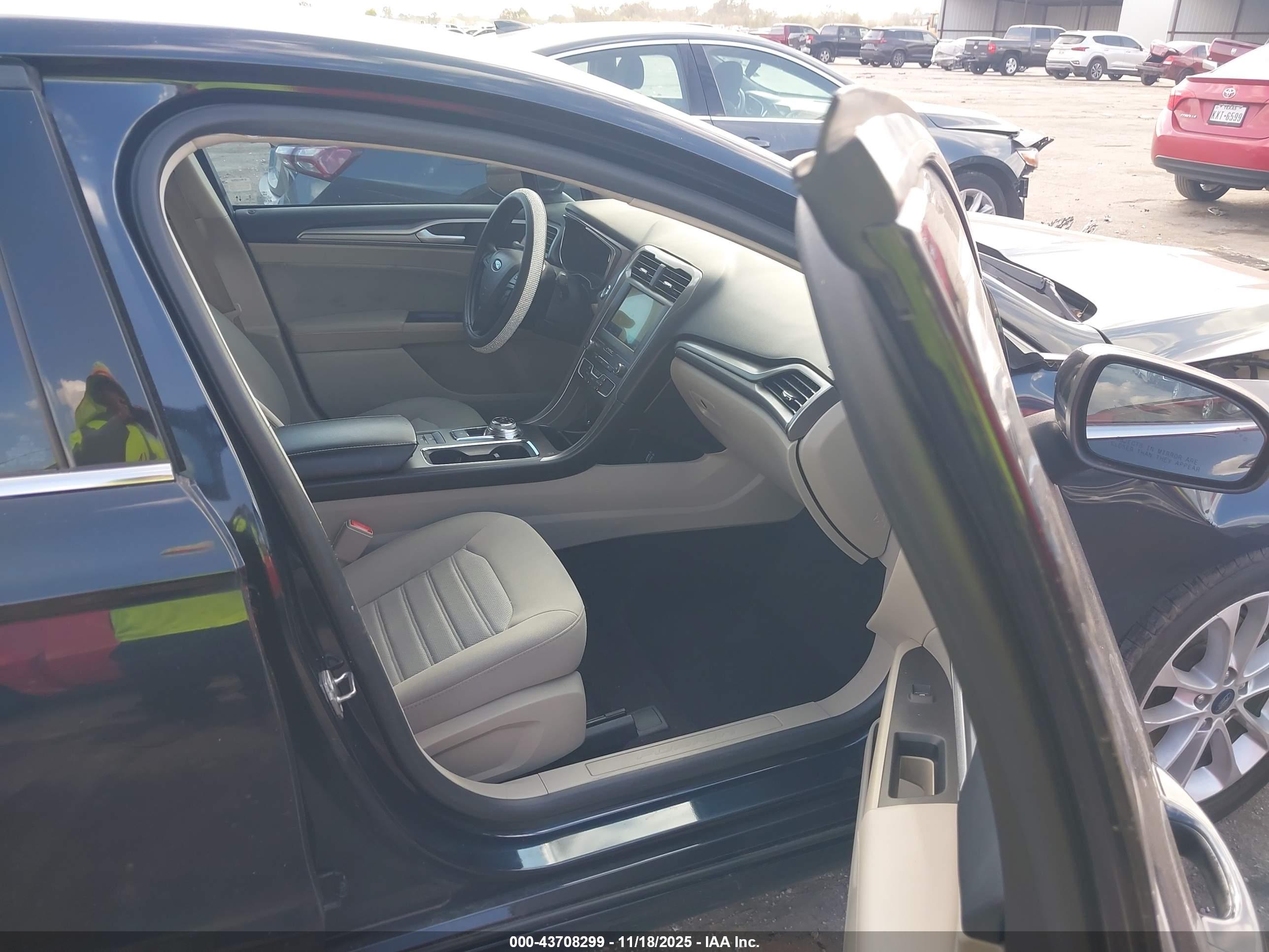 FORD FUSION image 5