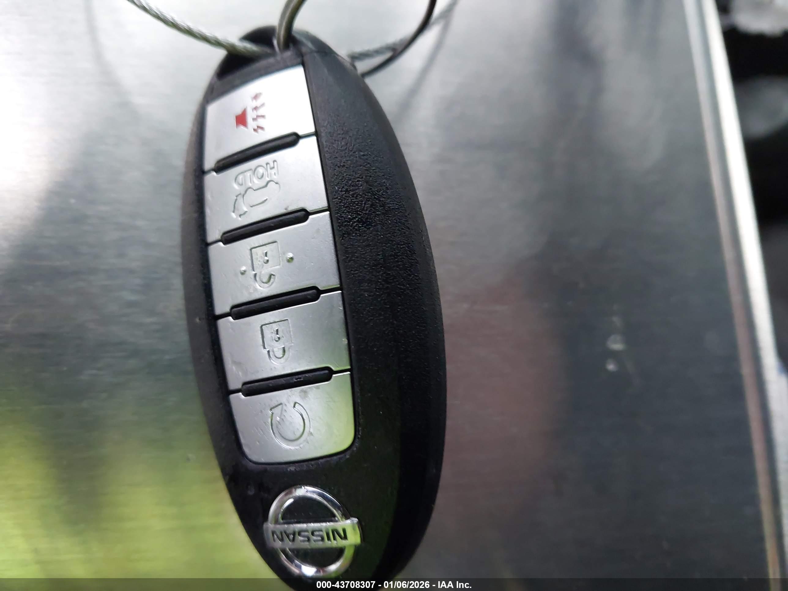 NISSAN ROGUE image 11