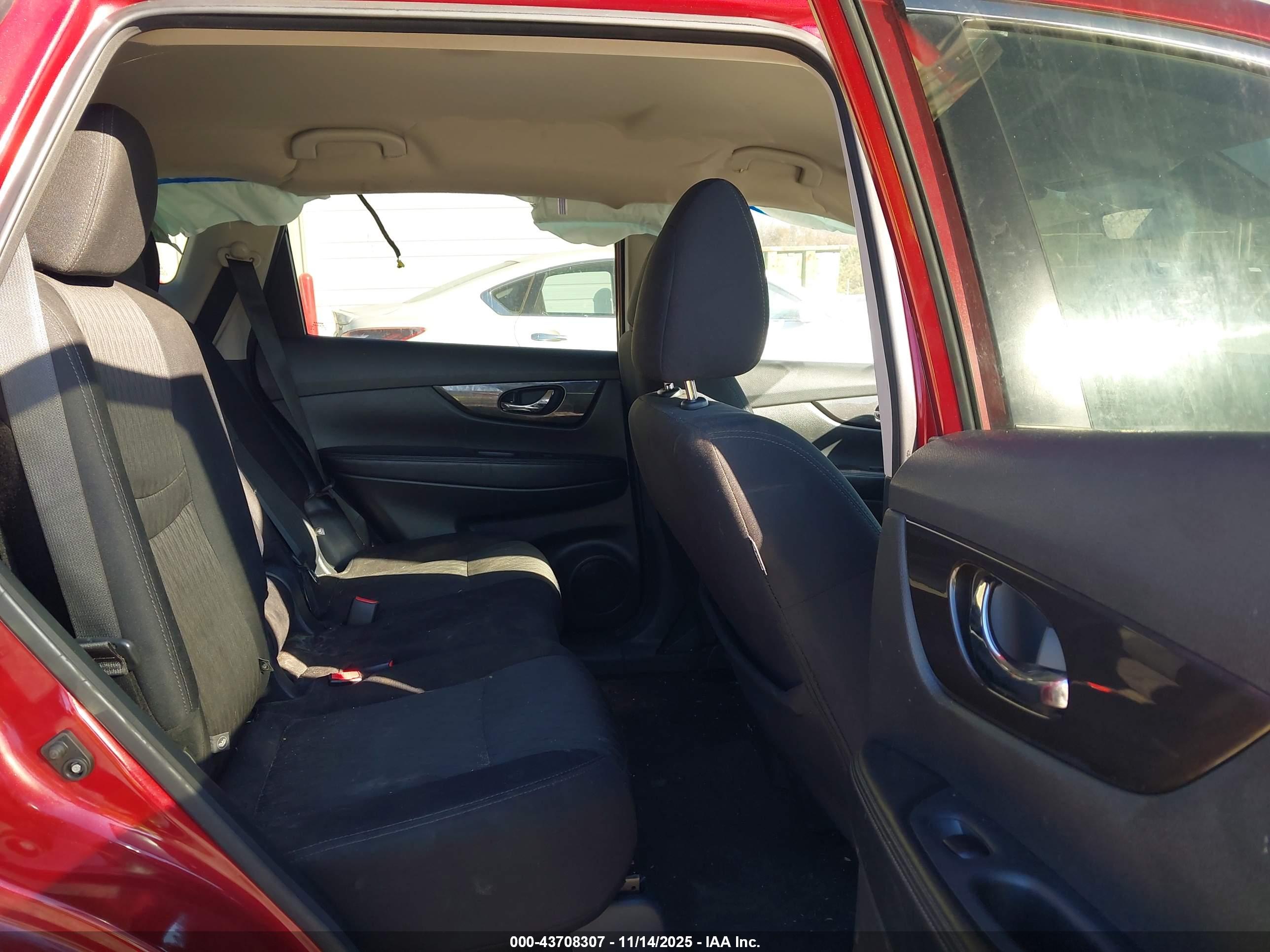 NISSAN ROGUE image 8