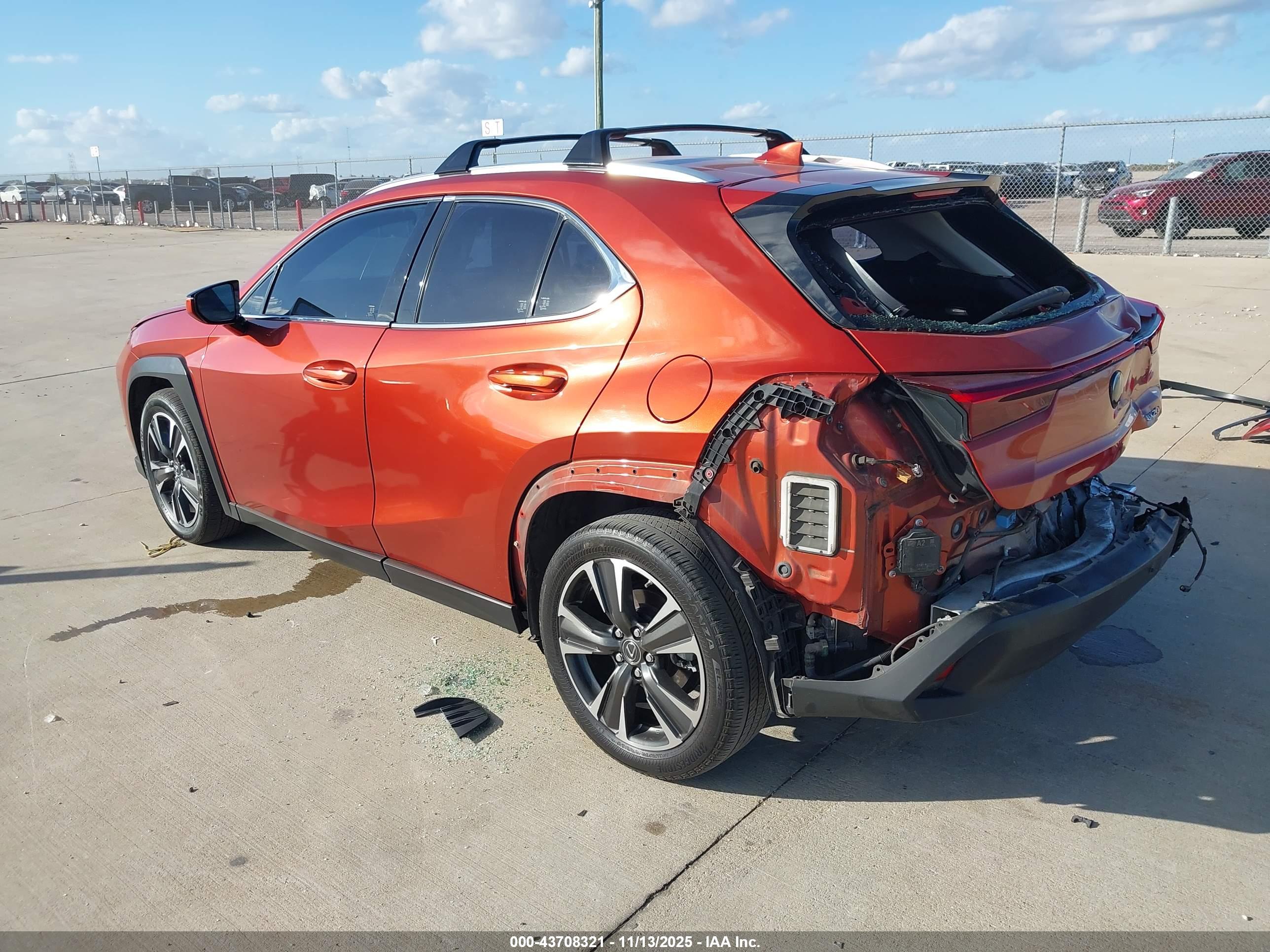 LEXUS UX image 3