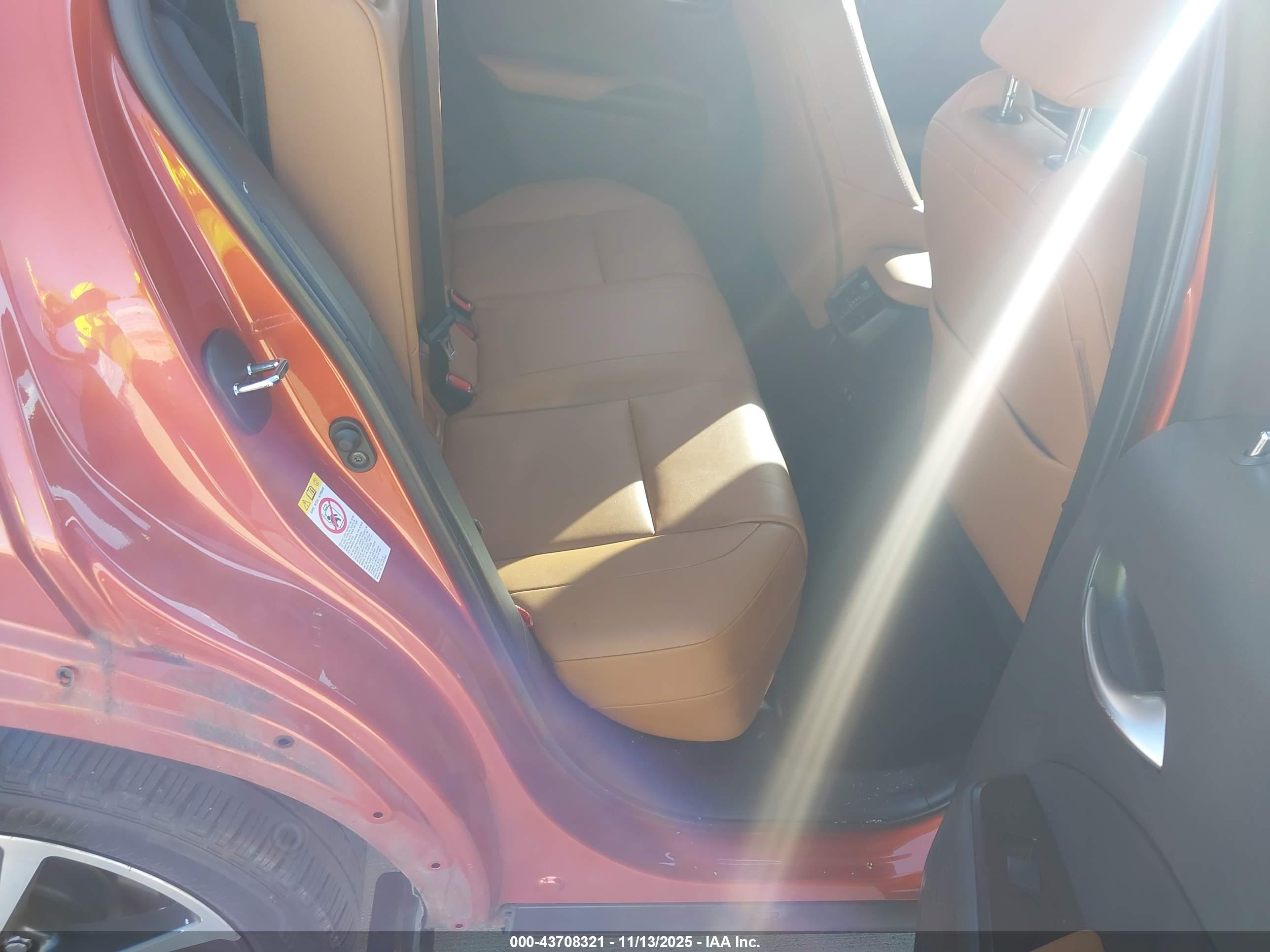 LEXUS UX image 8