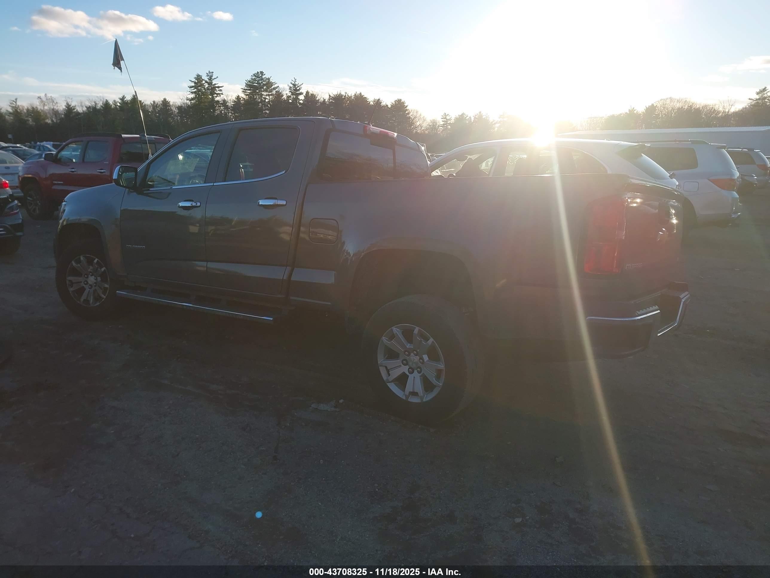 CHEVROLET COLORADO image 3