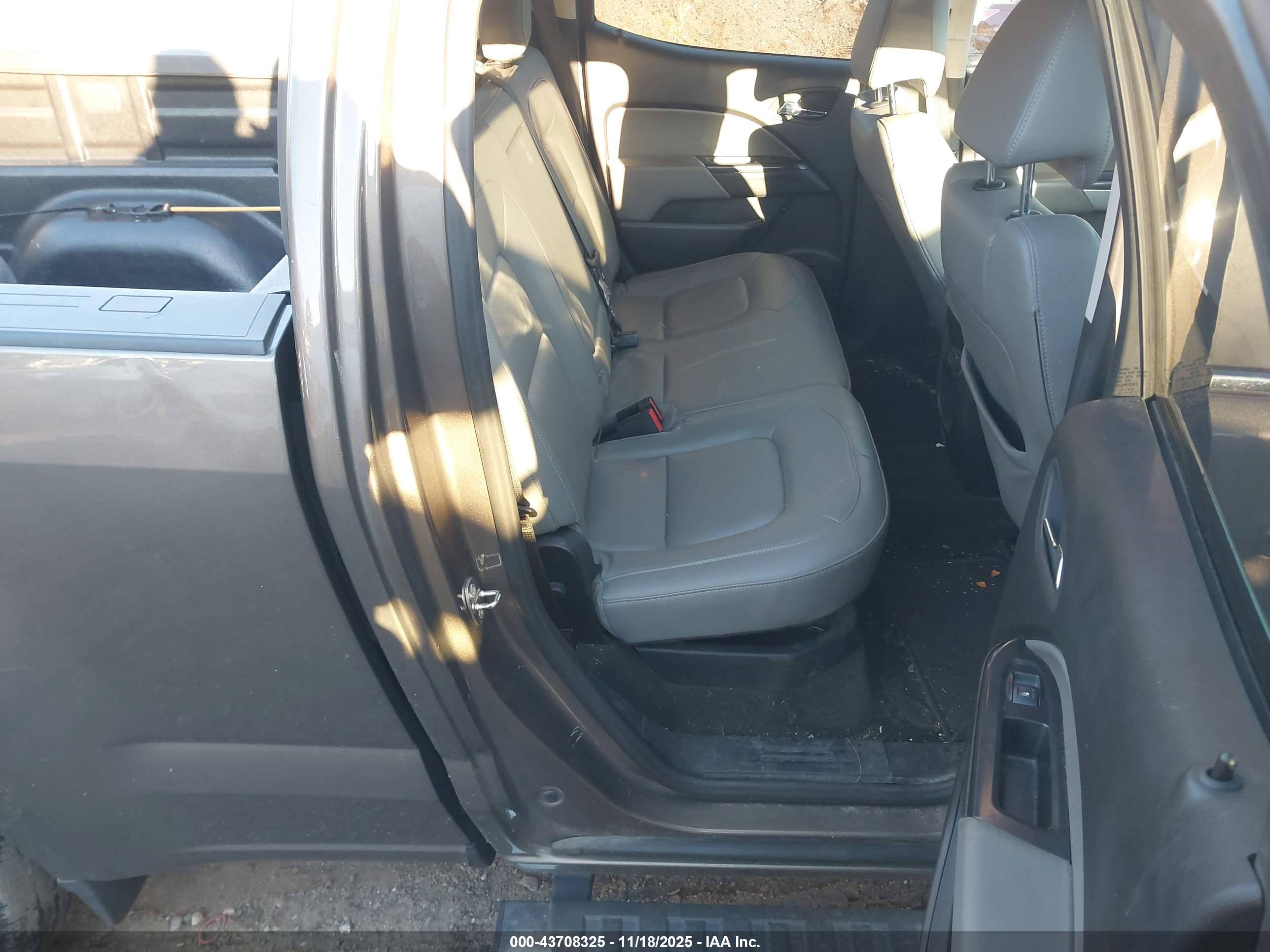 CHEVROLET COLORADO image 8