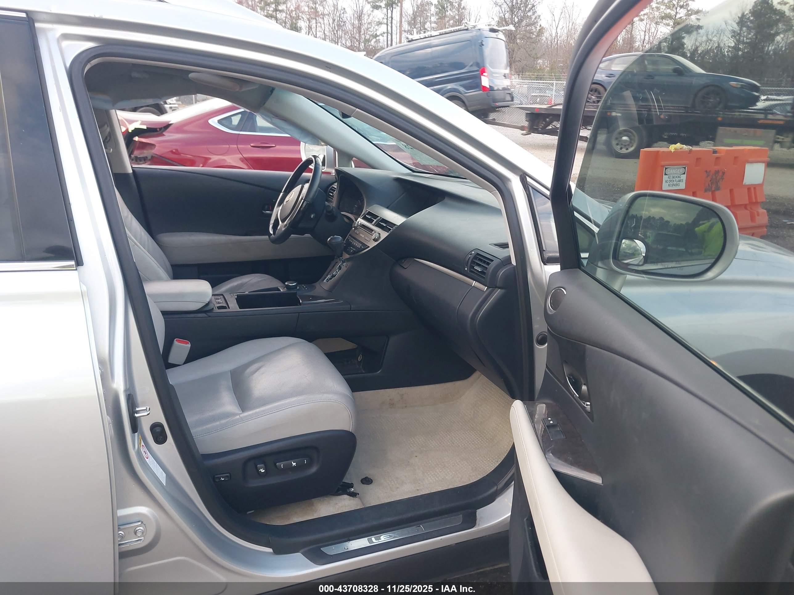 LEXUS RX image 5