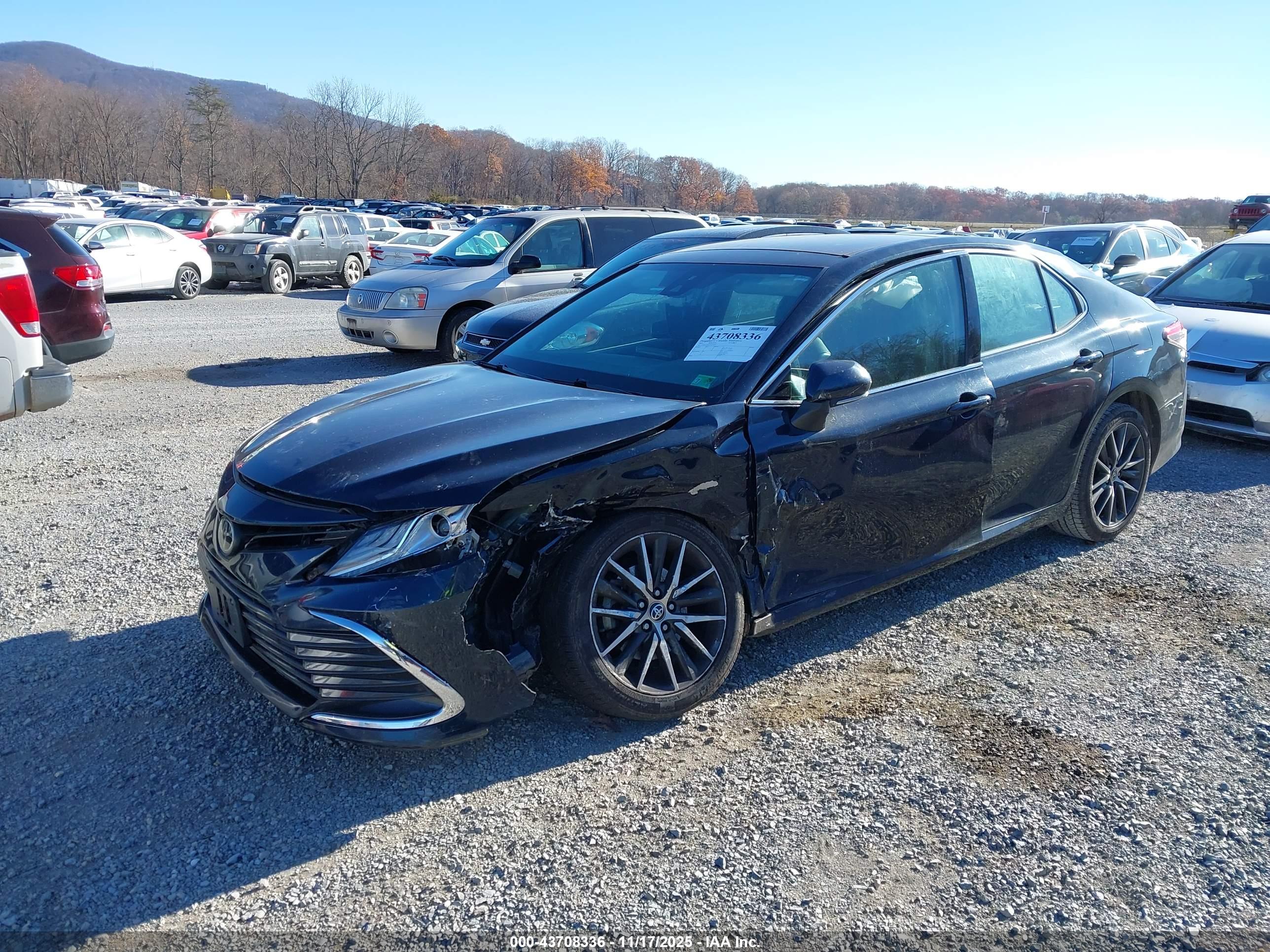 TOYOTA CAMRY image 2