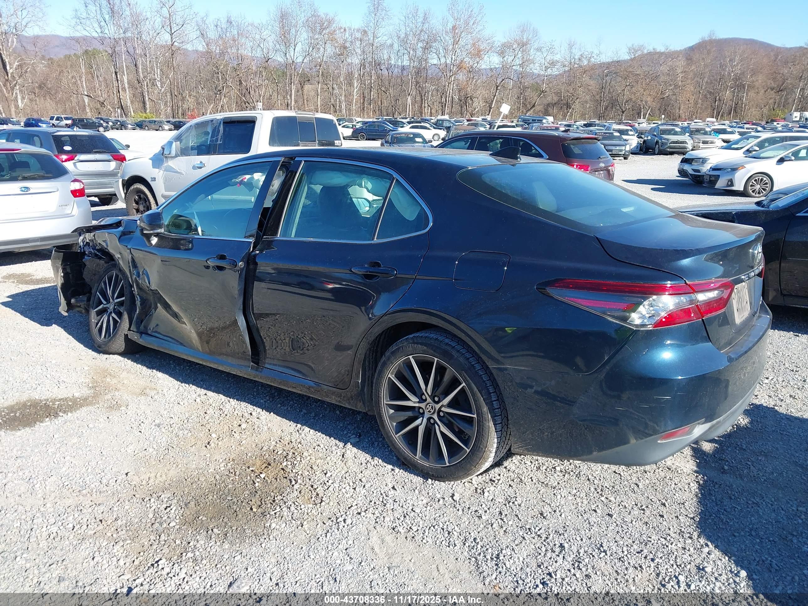 TOYOTA CAMRY image 3