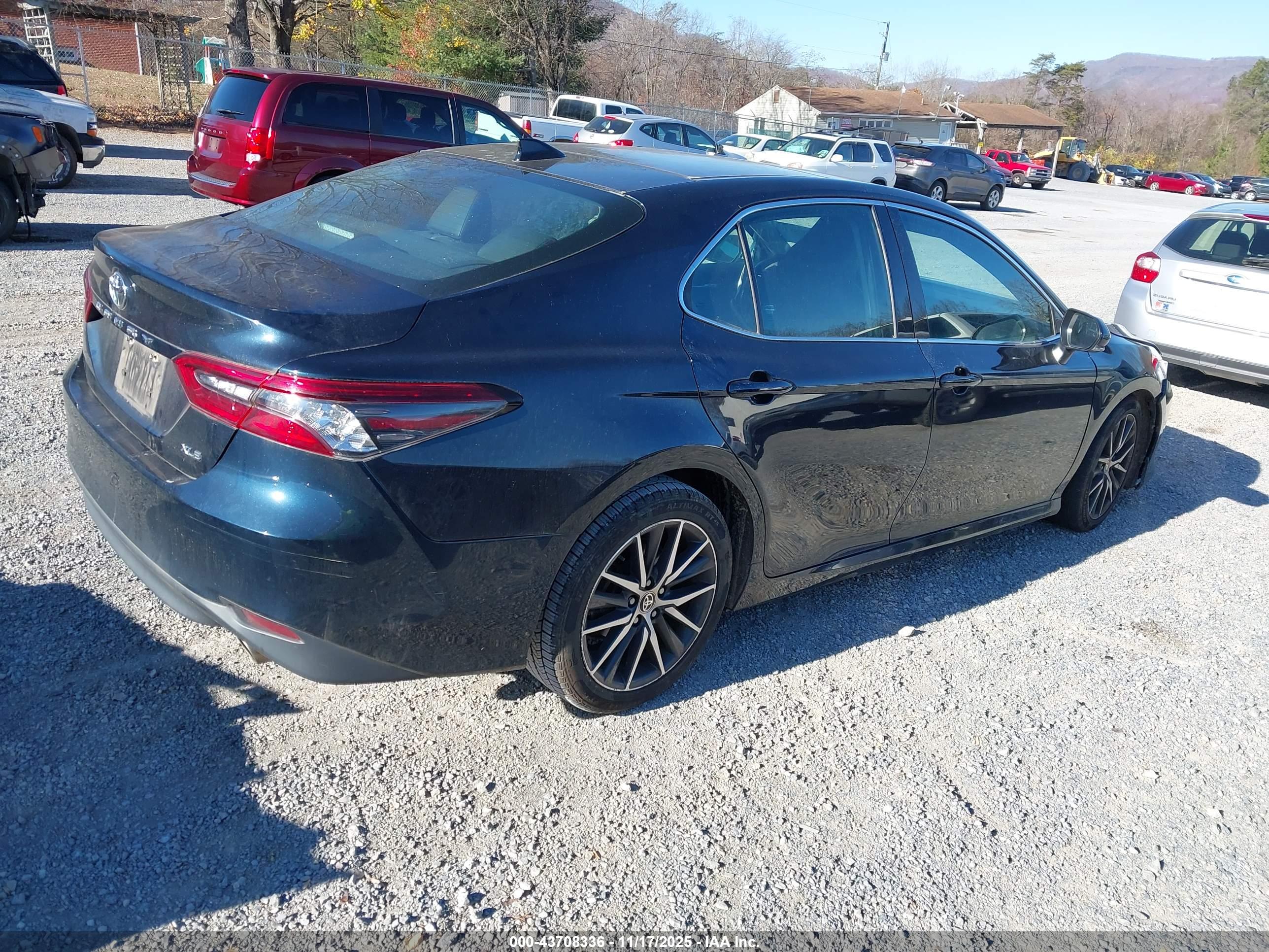 TOYOTA CAMRY image 4