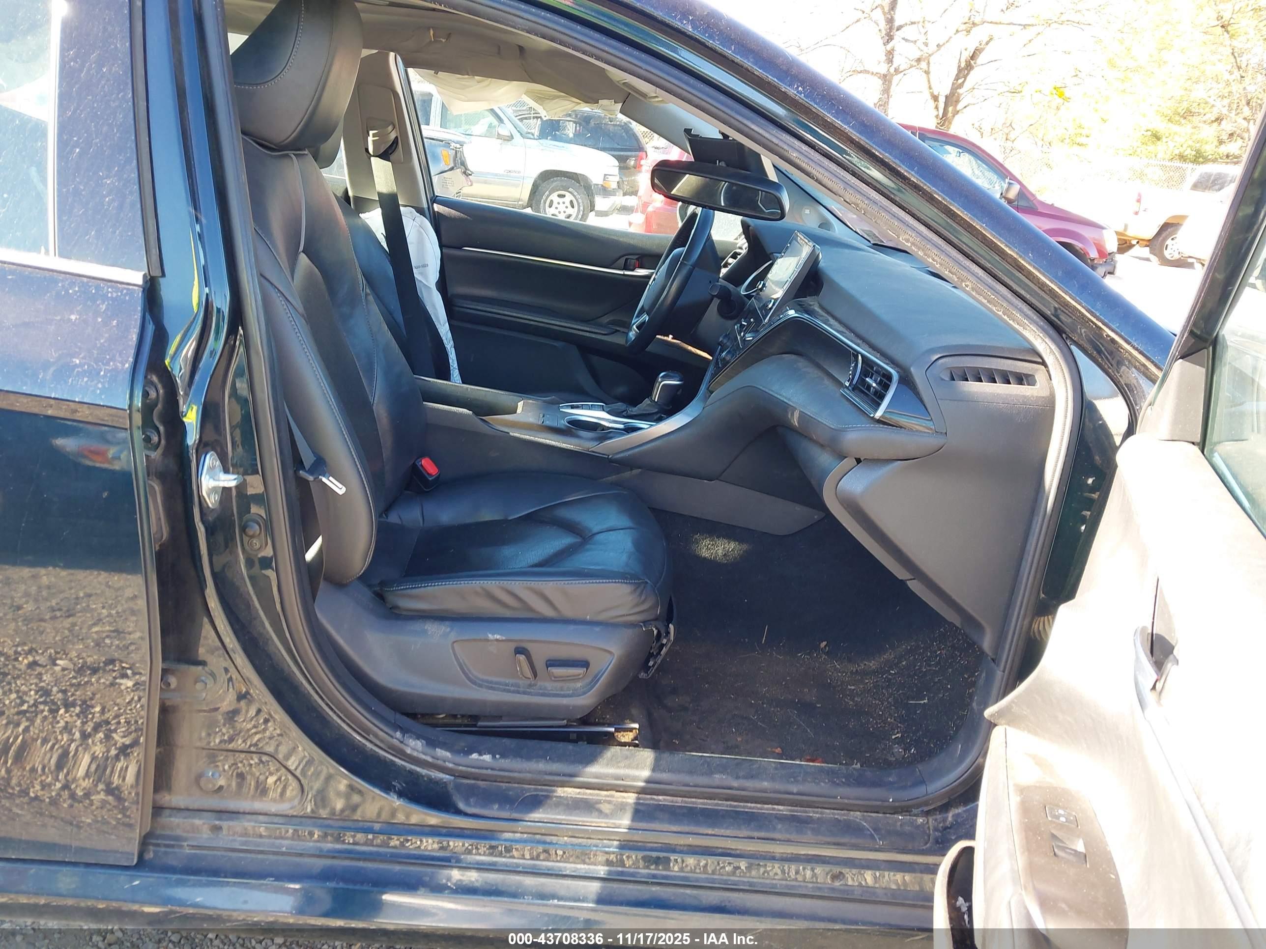 TOYOTA CAMRY image 5