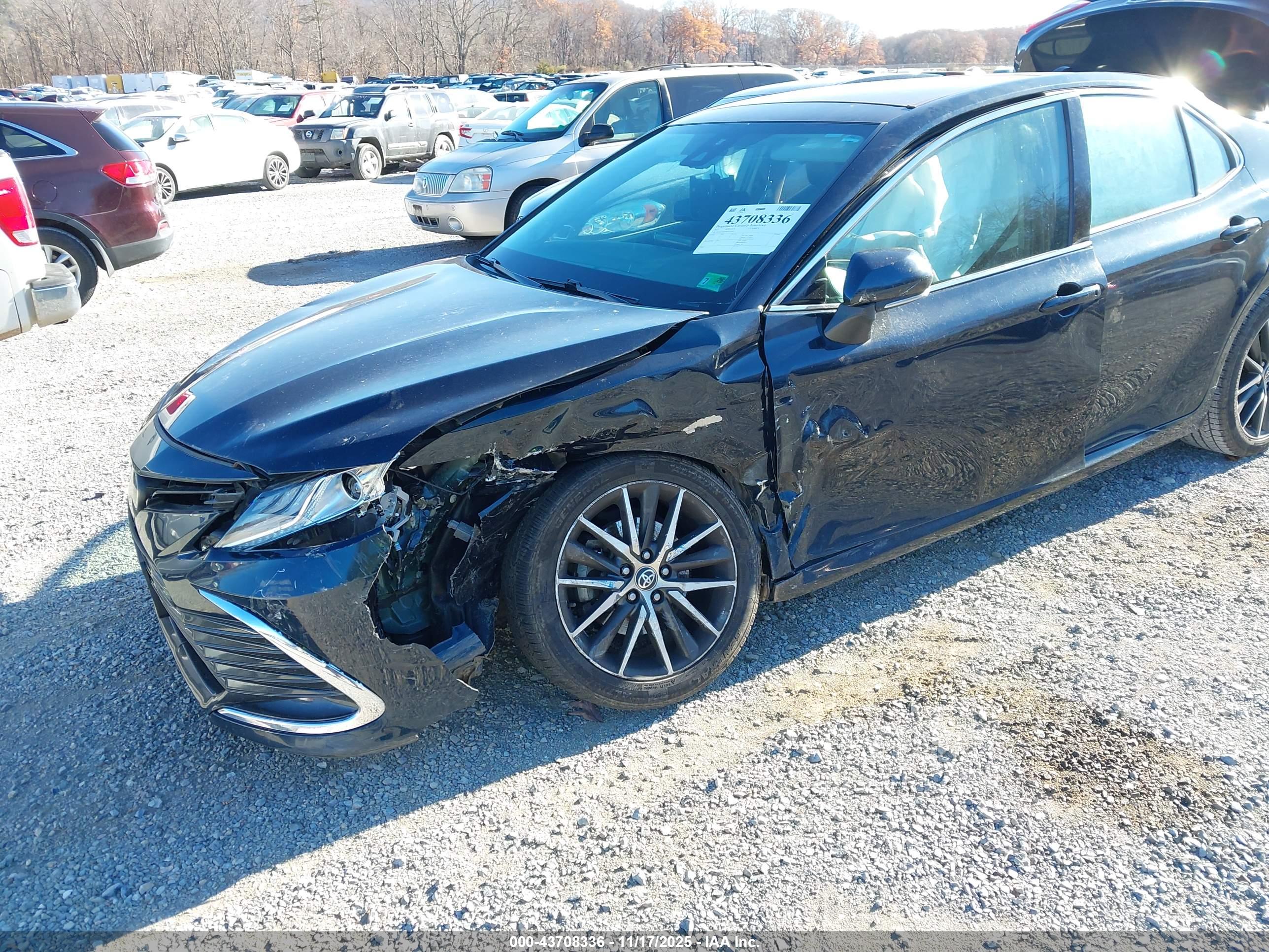 TOYOTA CAMRY image 6