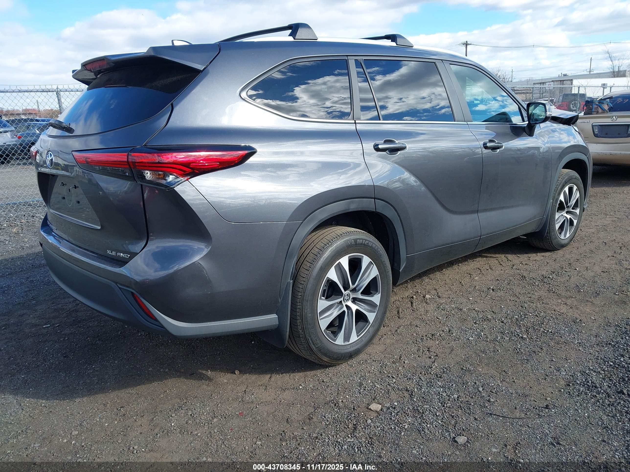 TOYOTA HIGHLANDER image 4