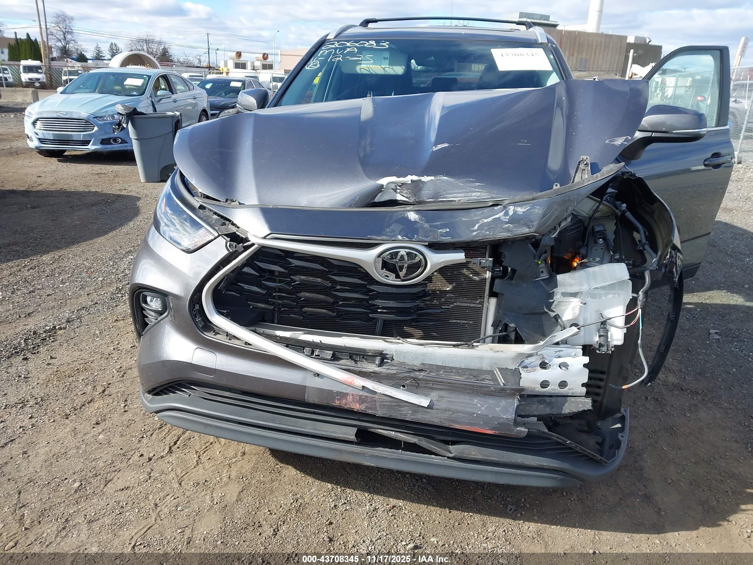 TOYOTA HIGHLANDER image 6