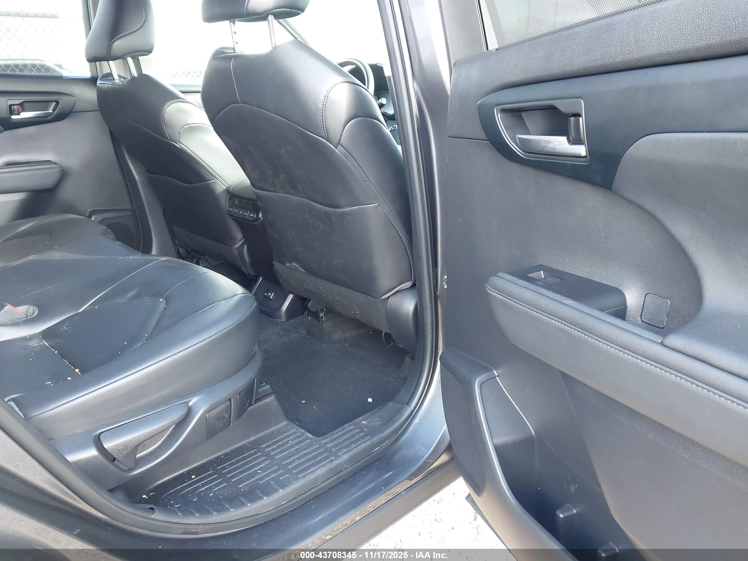 TOYOTA HIGHLANDER image 8